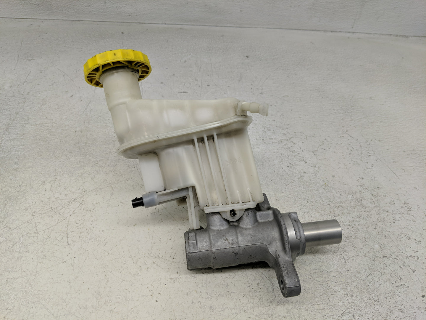 2024 Jeep Compass Brake Master Cylinder - Oemusedautoparts1.com