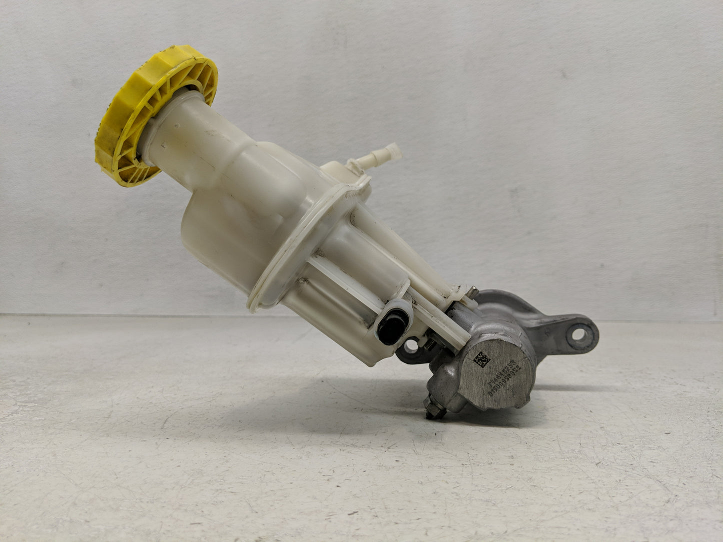 2024 Jeep Compass Brake Master Cylinder - Oemusedautoparts1.com