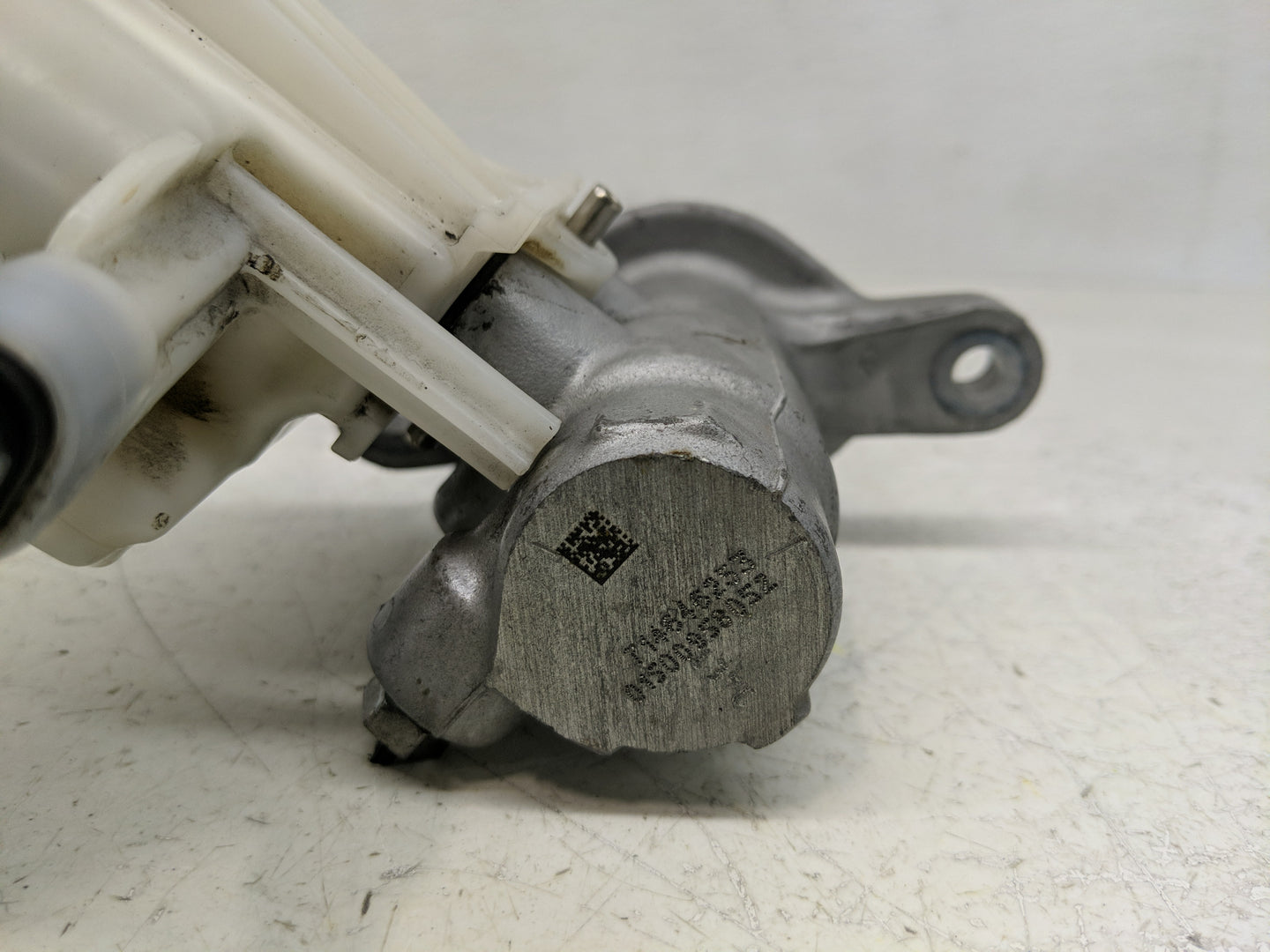 2024 Jeep Compass Brake Master Cylinder - Oemusedautoparts1.com