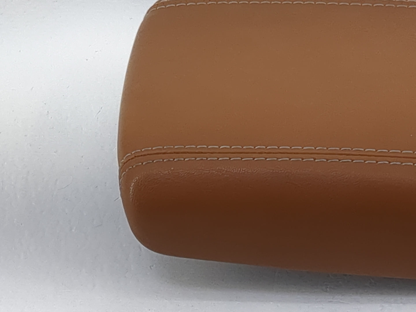 2024 Jeep Compass Center Console Armrest Cover Lid P/N:P7UT831VXAA 153131380-158, 41016D52 Fits OEM Used Auto Parts - Oemuse