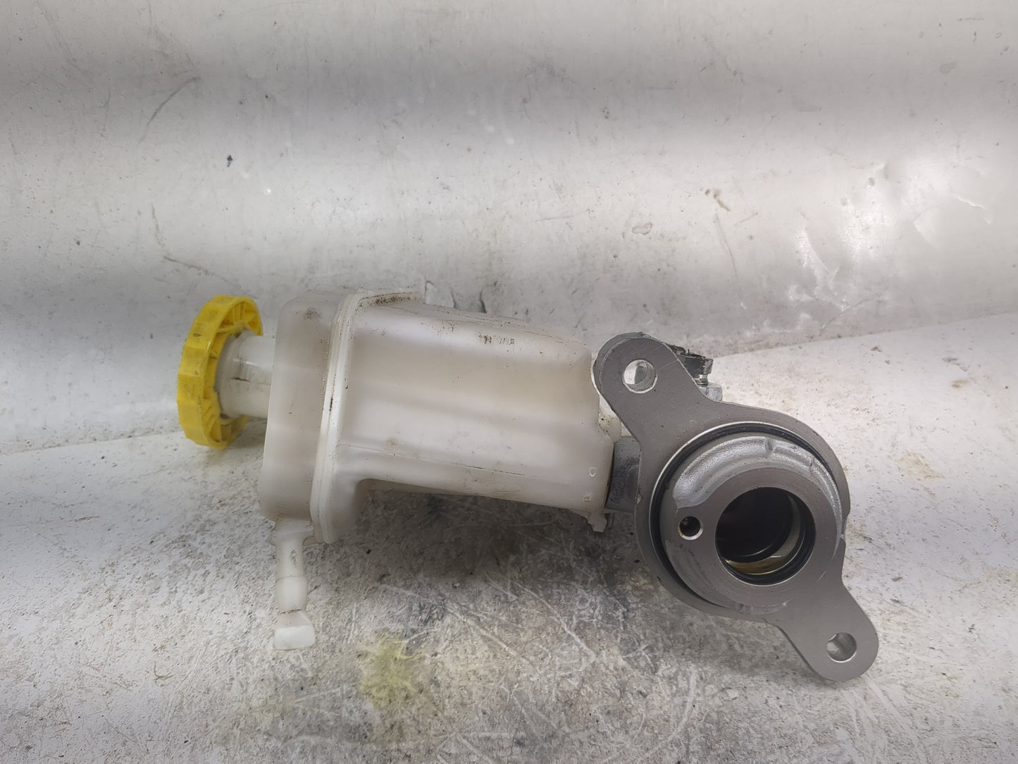 2024 Jeep Compass Brake Master Cylinder 1496766 - Oemusedautoparts1.com