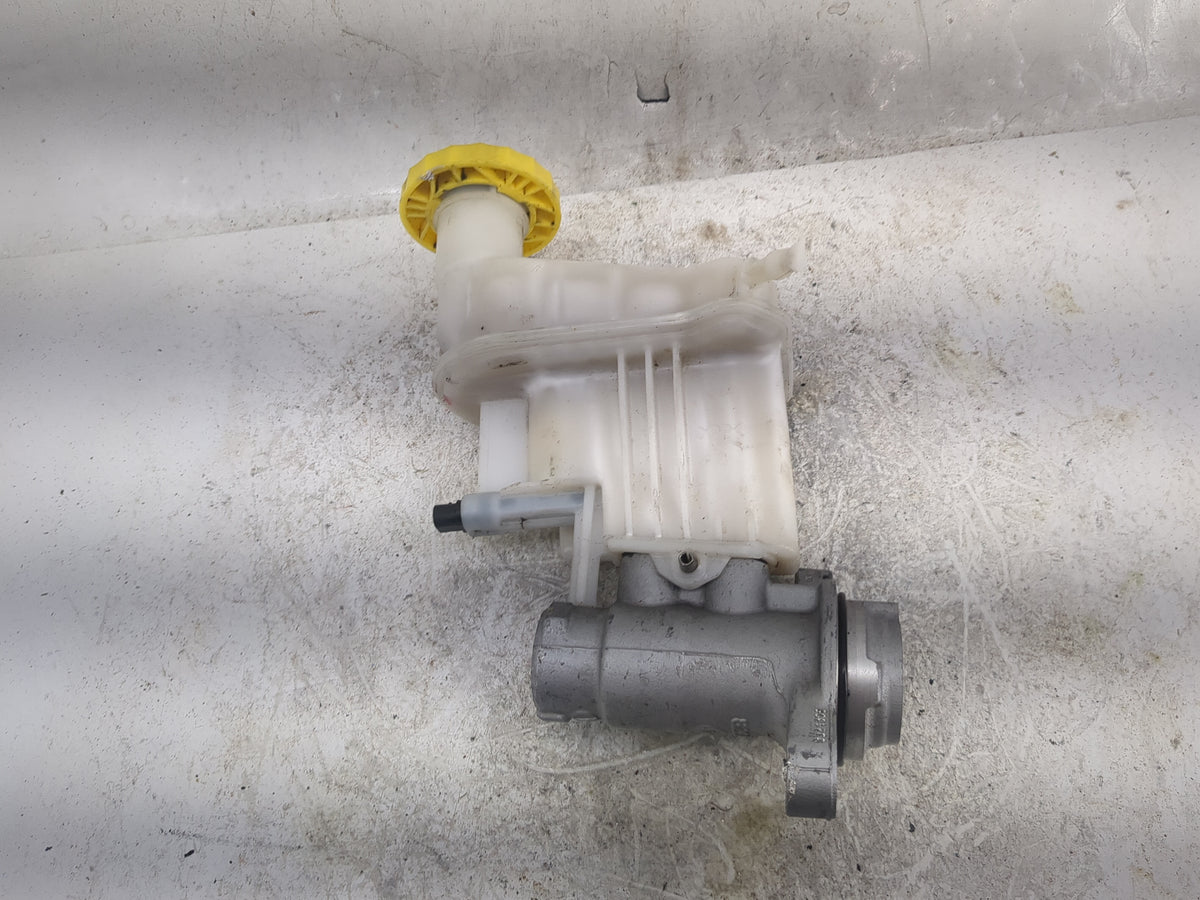 2024 Jeep Compass Brake Master Cylinder 1496766 - Oemusedautoparts1.com