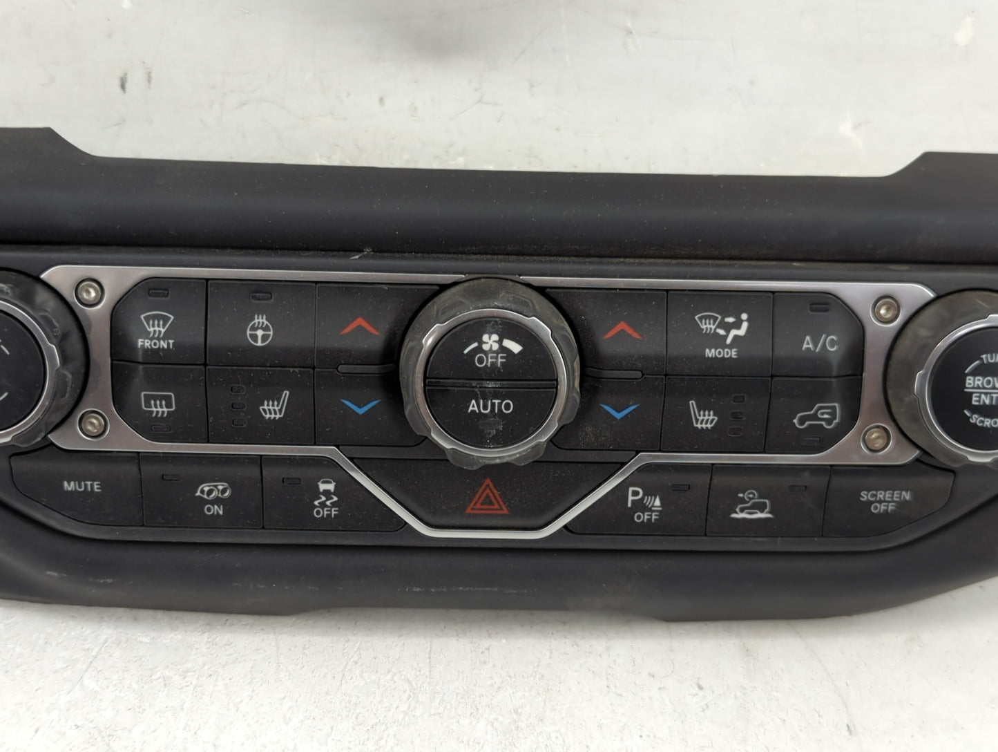 2021 Jeep Gladiator Climate Control Module Temperature AC/Heater Replacement P/N:P7BJ22DX9AA Fits Fits 2022 OEM Used Auto Pa