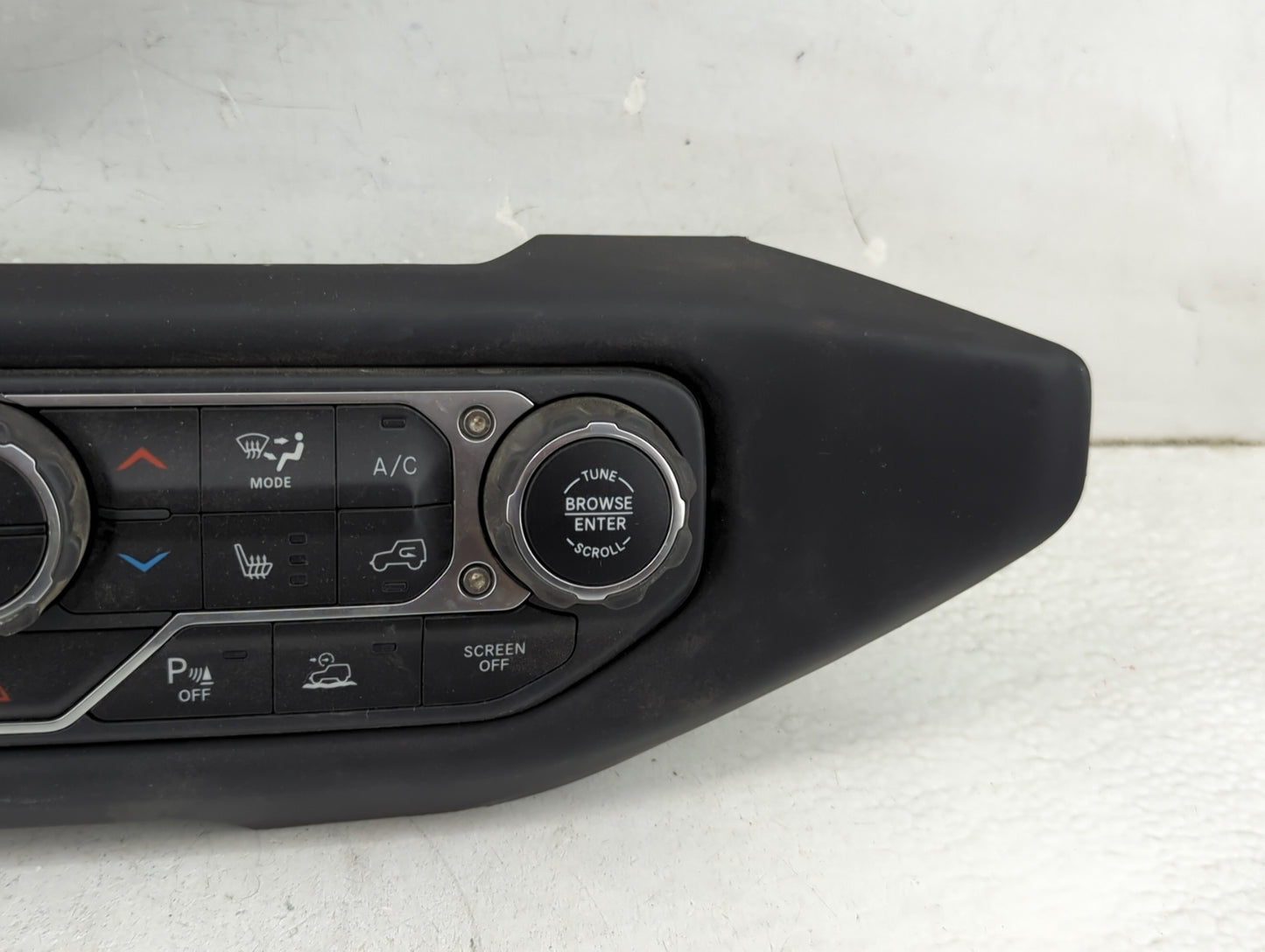 2021 Jeep Gladiator Climate Control Module Temperature AC/Heater Replacement P/N:P7BJ22DX9AA Fits Fits 2022 OEM Used Auto Pa