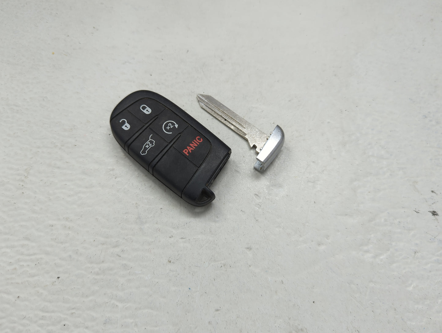 Jeep Grand Cherokee Keyless Entry Remote Fob M3N-40821302 5 buttons - Oemusedautoparts1.com