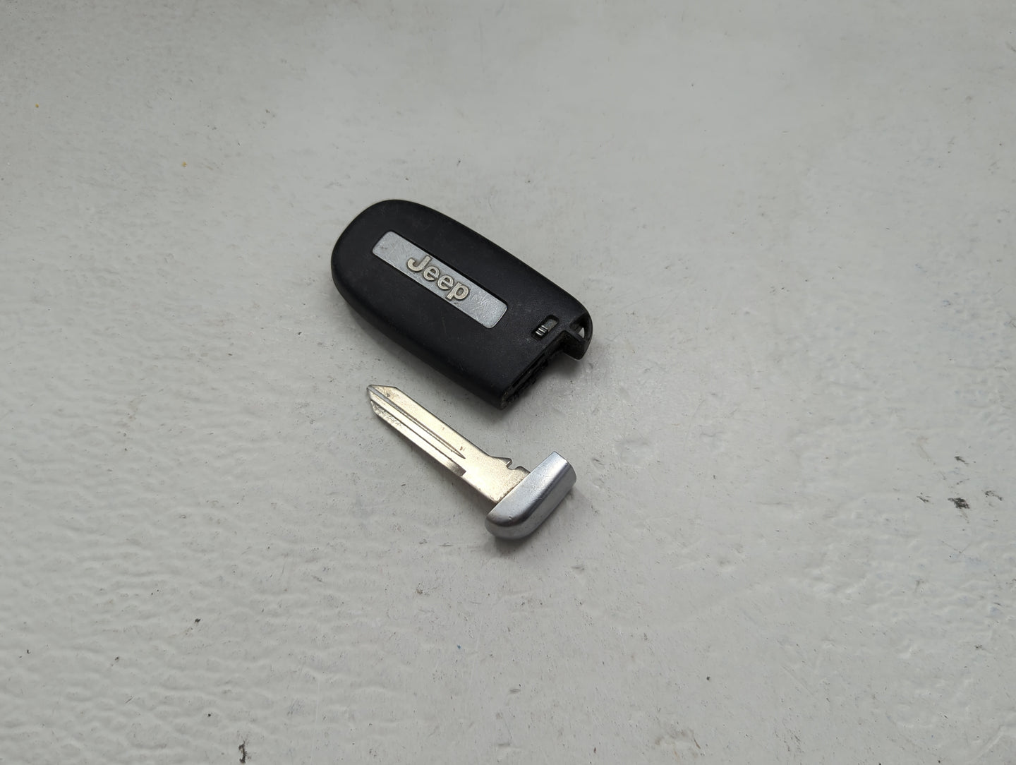 Jeep Grand Cherokee Keyless Entry Remote Fob M3N-40821302 5 buttons - Oemusedautoparts1.com