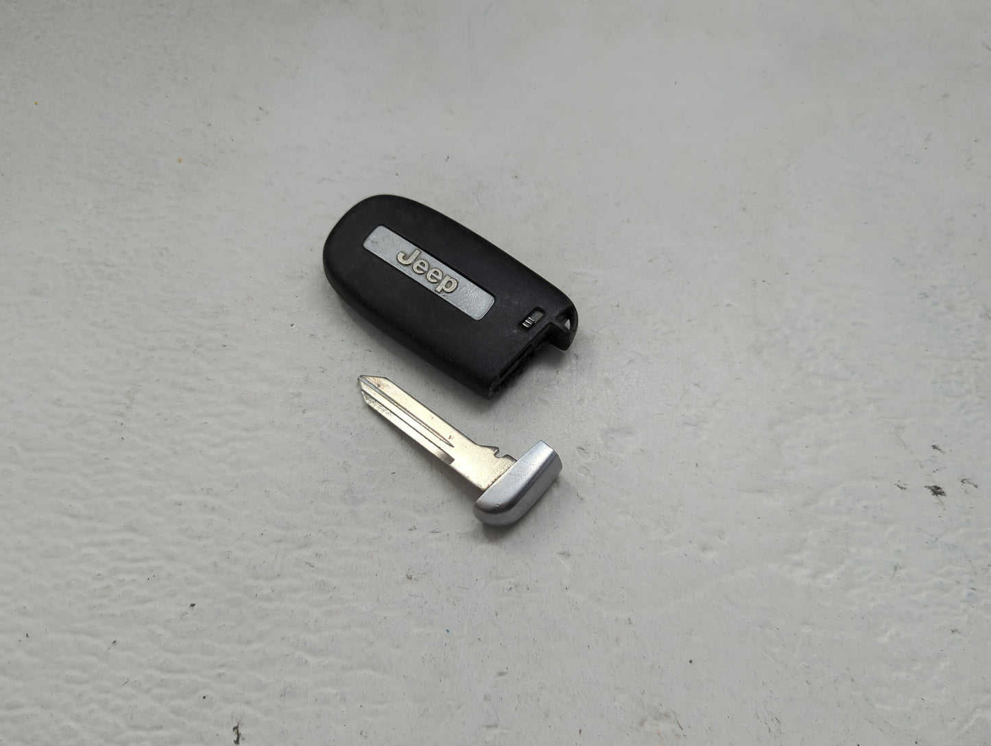 Jeep Grand Cherokee Keyless Entry Remote Fob M3N-40821302 5 buttons - Oemusedautoparts1.com
