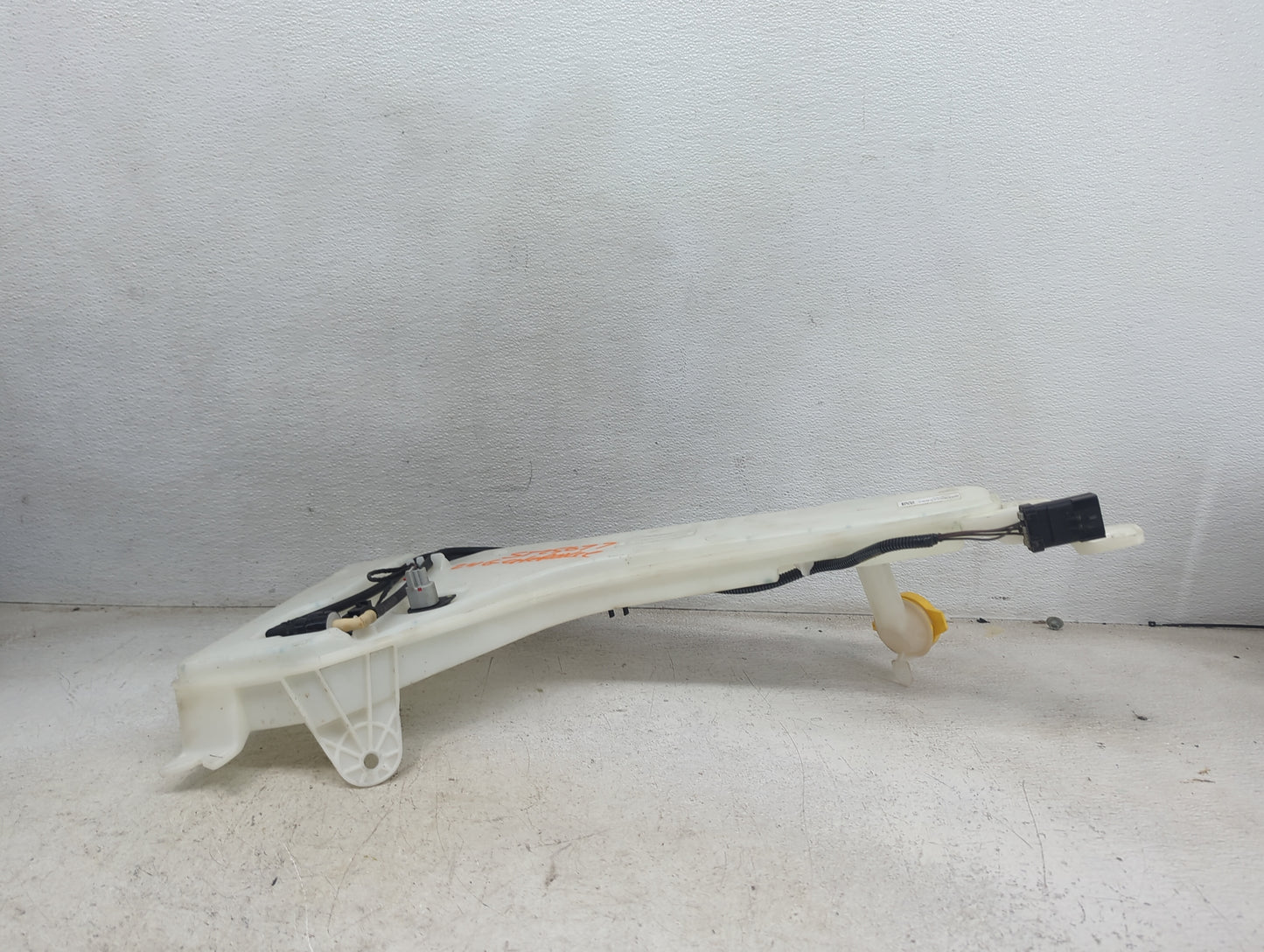 2021 Jeep Grand Cherokee Windshield Washer Fluid Reservoir Bottle Oem 1473685 - Oemusedautoparts1.com