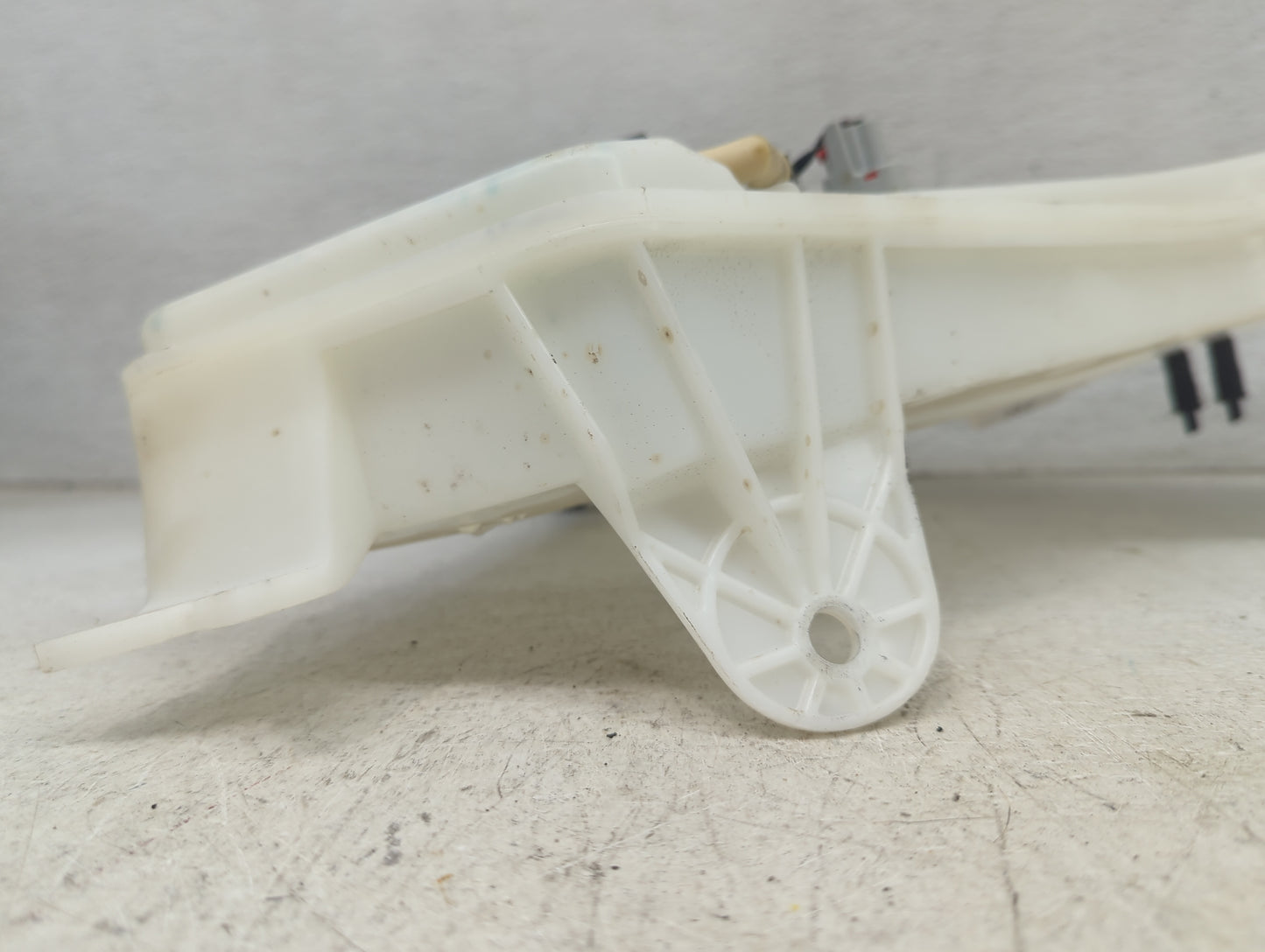 2021 Jeep Grand Cherokee Windshield Washer Fluid Reservoir Bottle Oem 1473685 - Oemusedautoparts1.com