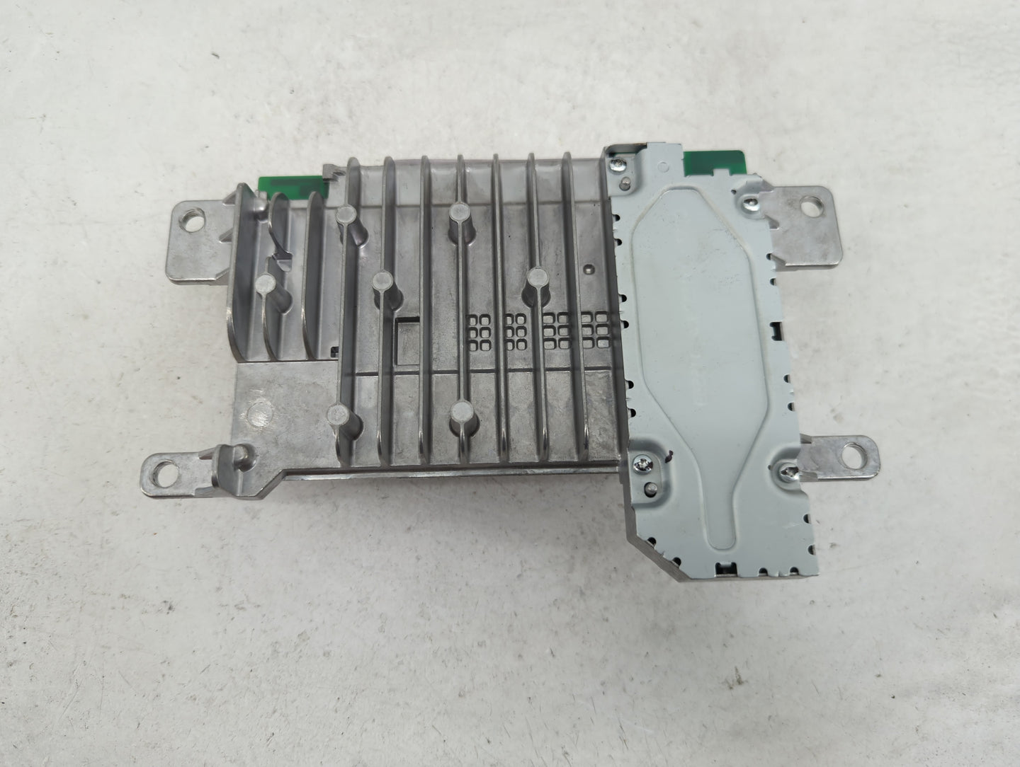 2024 Jeep Wagoneer Radio AM FM Cd Player Receiver Replacement P/N:P68527730AI Fits OEM Used Auto Parts - Oemusedautoparts1.c