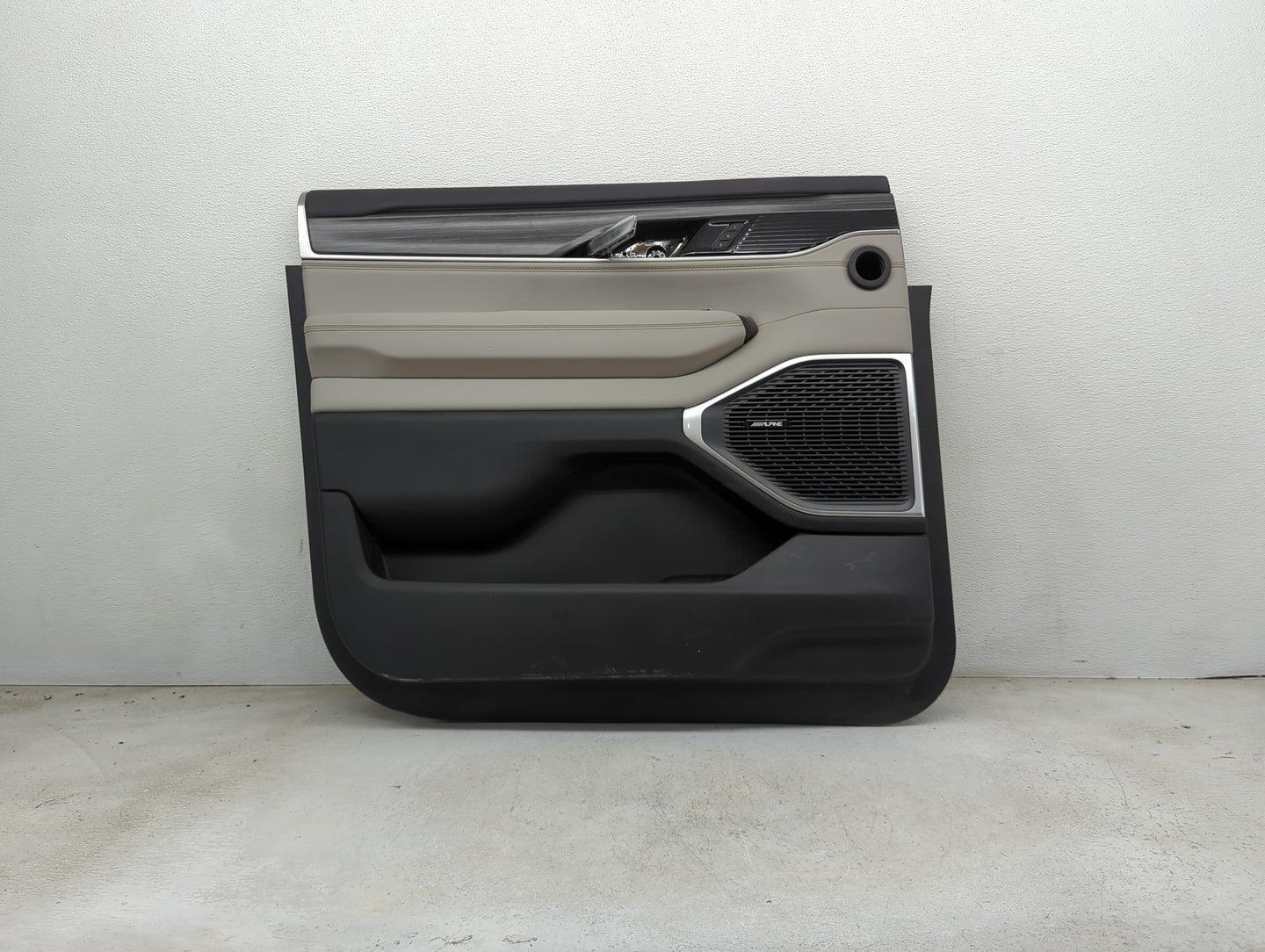 2024 Jeep Wagoneer Front Left Driver Interior Door Panel Trim - Oemusedautoparts1.com