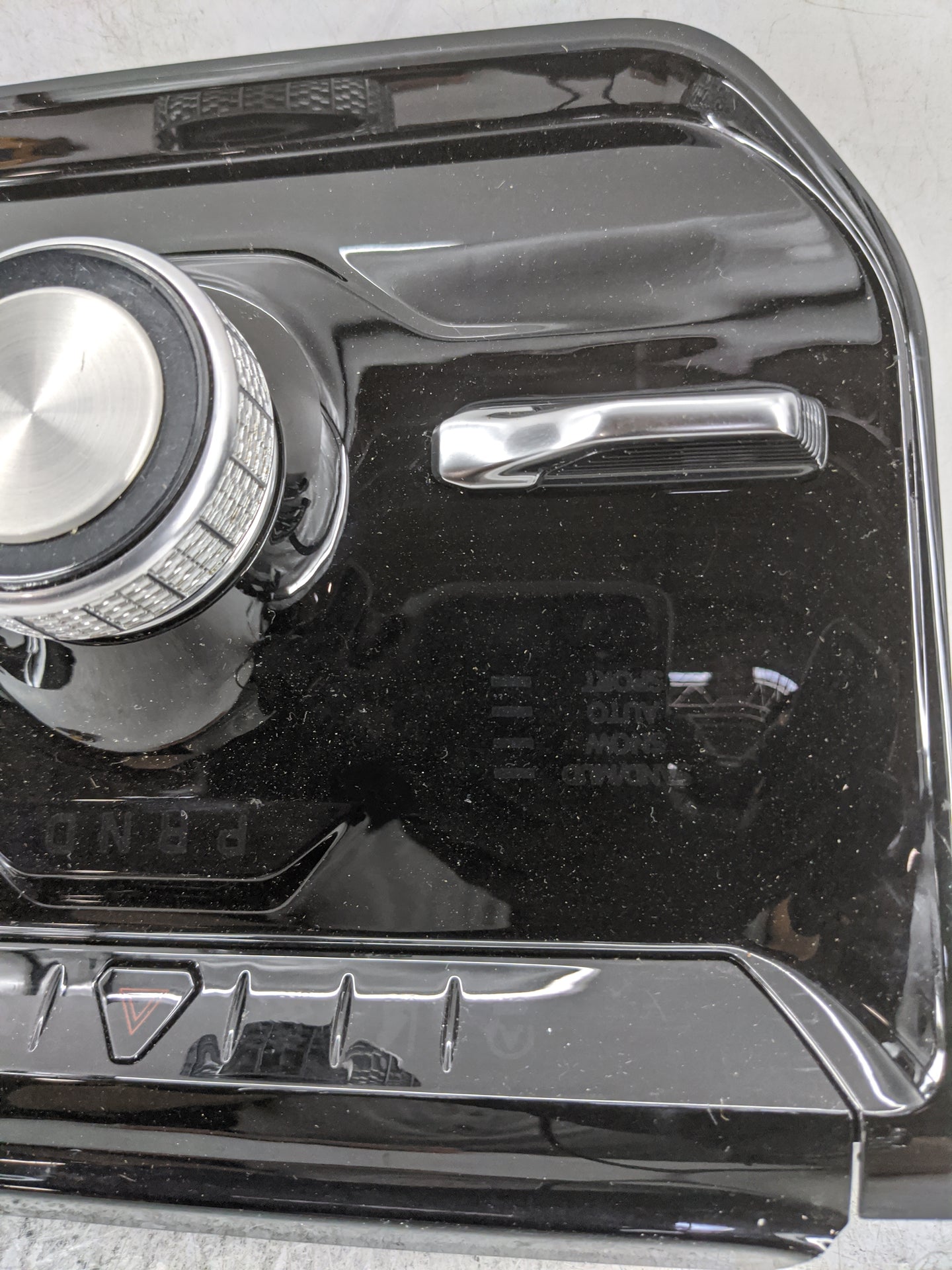 2024 Jeep Wagoneer Floor Console Assembly Shifter Black - Oemusedautoparts1.com