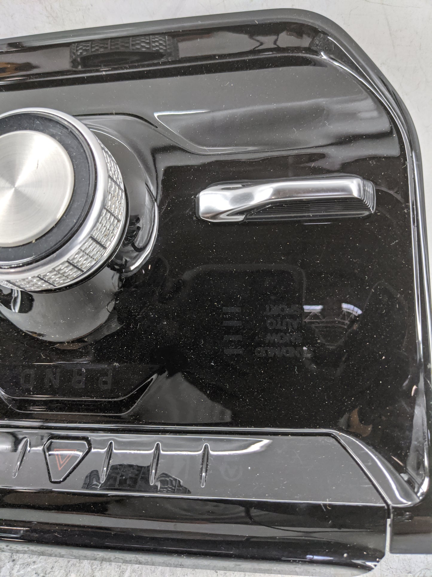 2024 Jeep Wagoneer Floor Console Assembly Shifter Black - Oemusedautoparts1.com