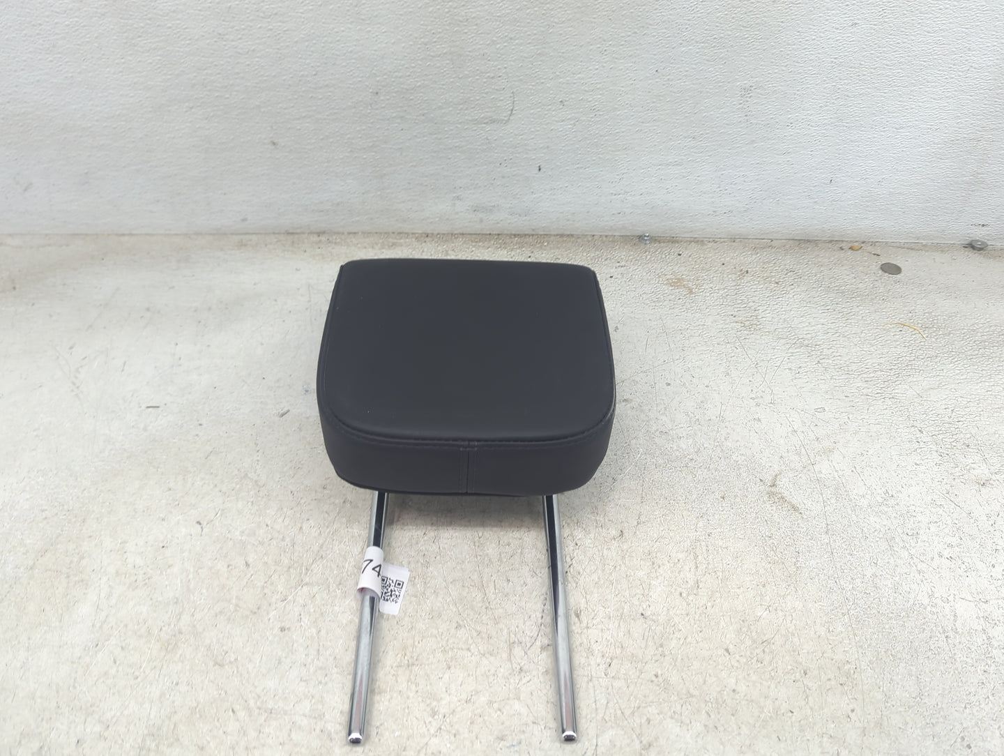 2024 Kia Carnival Headrest Head Rest Rear Center Seat Fits OEM Used Auto Parts - Oemusedautoparts1.com