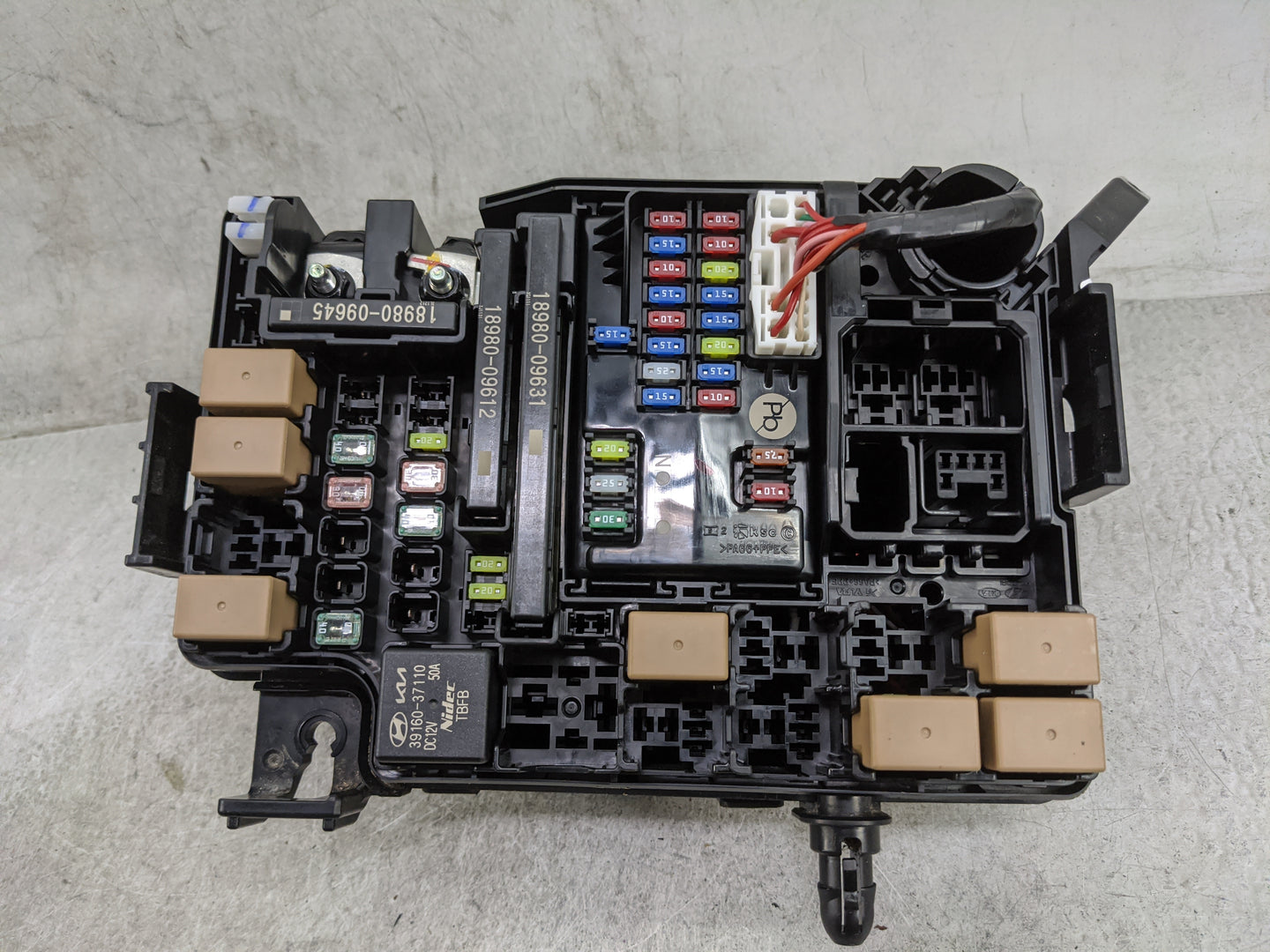 2022 Kia Forte Fusebox Fuse Box Panel Relay Module P/N:91435-M7220-13 91435-M7220, 18980-09645, 18980-09631, 18980-09612 Fit