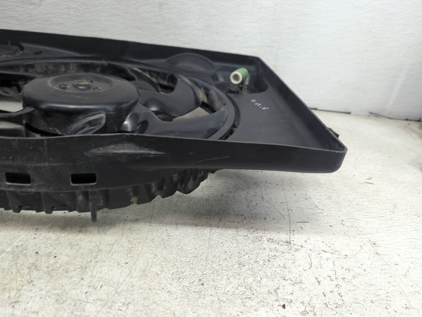 2019-2022 Kia Forte Electric Radiator Cooling Fan Motor Assembly P/N:25380-M6600 1486177 Fits Fits 2019 2020 2021 2022 OEM U