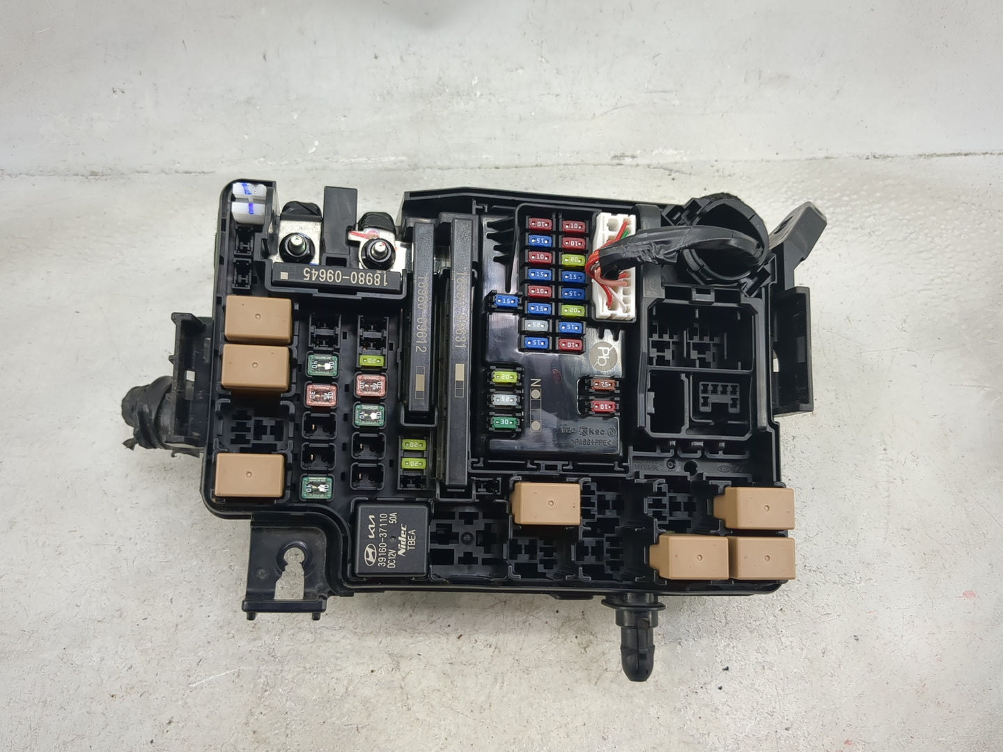 2022 Kia Forte Fusebox Fuse Box Panel Relay Module P/N:91956-M7520 18980-09645, 39160-37110 Fits OEM Used Auto Parts - Oemus