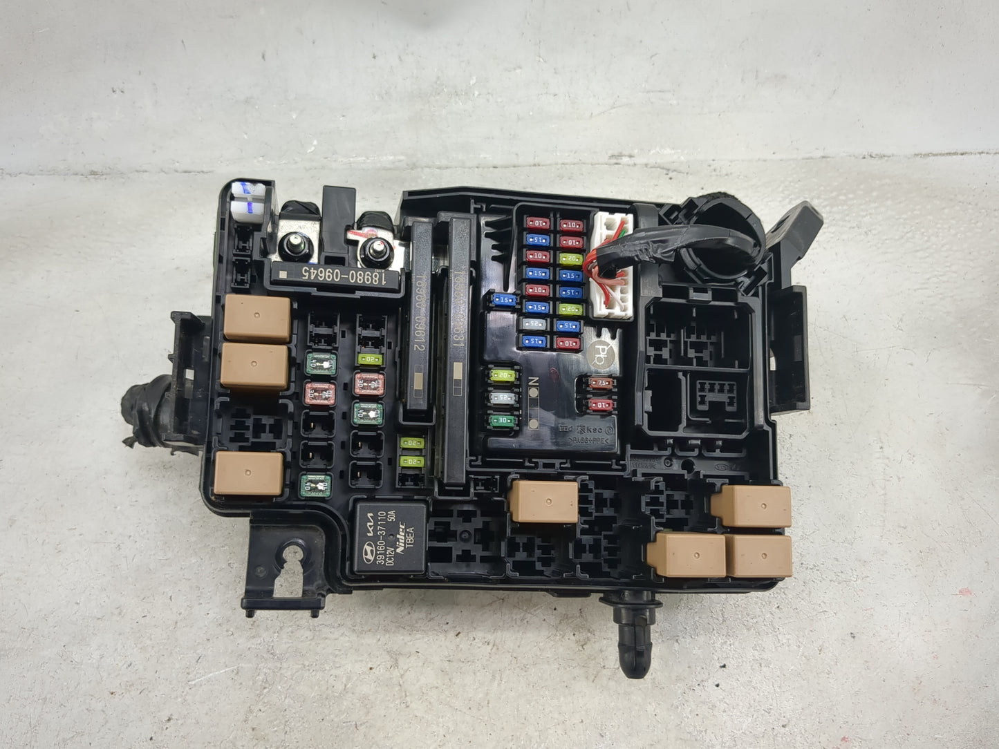 2022 Kia Forte Fusebox Fuse Box Panel Relay Module P/N:91956-M7520 18980-09645, 39160-37110 Fits OEM Used Auto Parts - Oemus