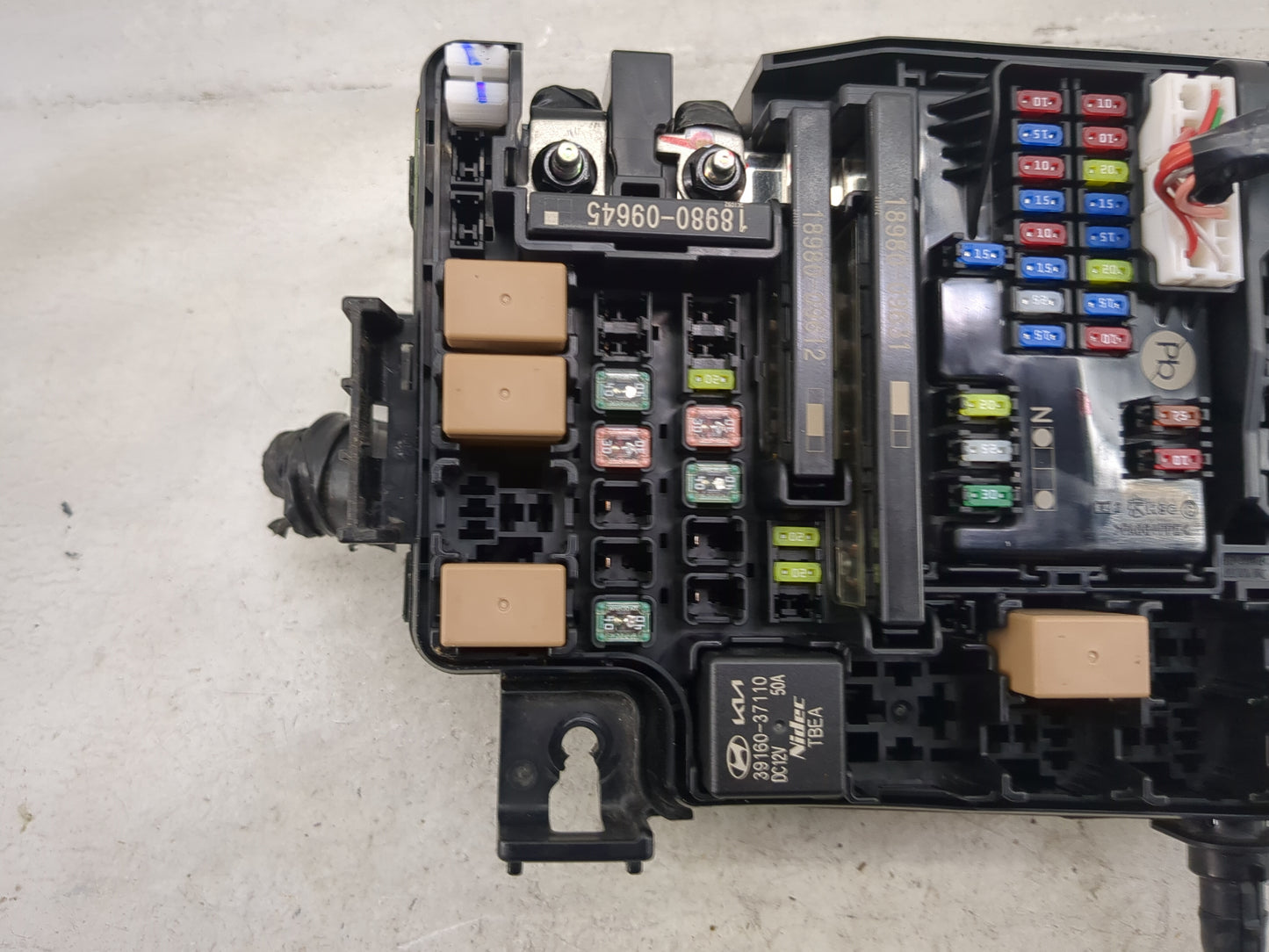 2022 Kia Forte Fusebox Fuse Box Panel Relay Module P/N:91956-M7520 18980-09645, 39160-37110 Fits OEM Used Auto Parts - Oemus