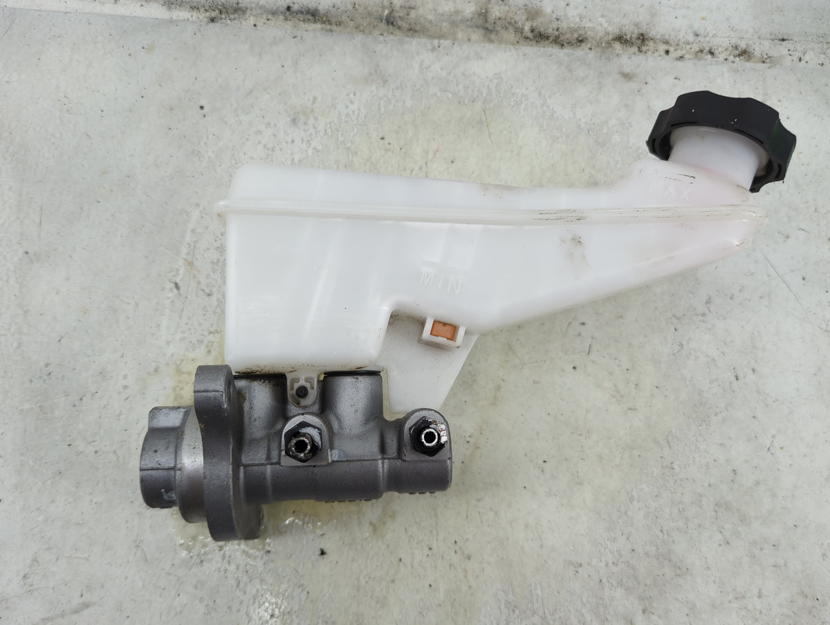 2019-2022 Kia Forte Brake Master Cylinder 1492416 - Oemusedautoparts1.com