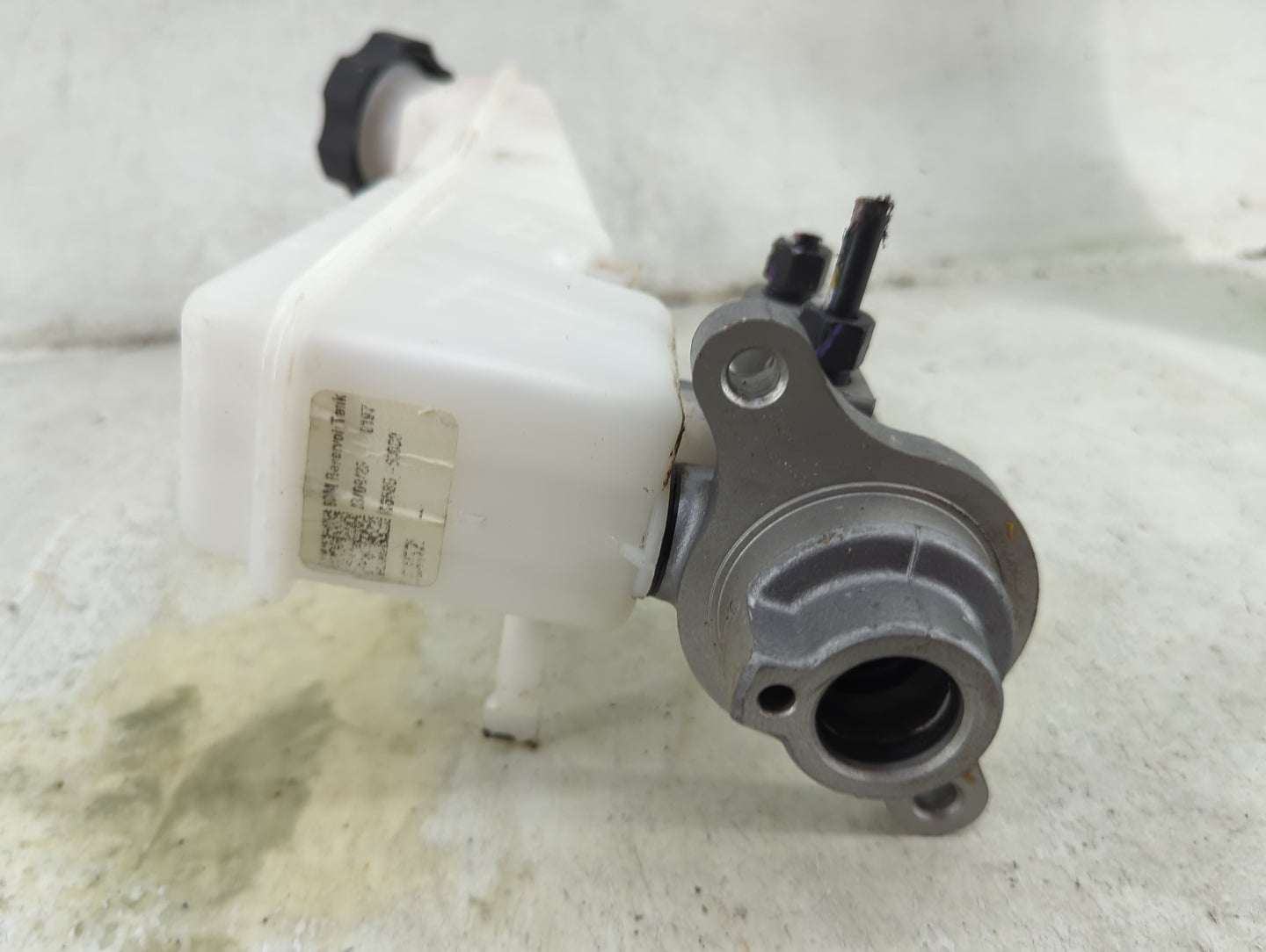 2019-2022 Kia Forte Brake Master Cylinder 1492416 - Oemusedautoparts1.com