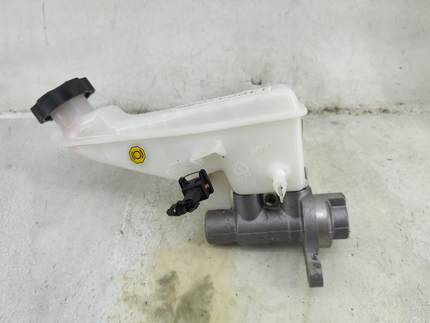 2019-2022 Kia Forte Brake Master Cylinder 1492416 - Oemusedautoparts1.com