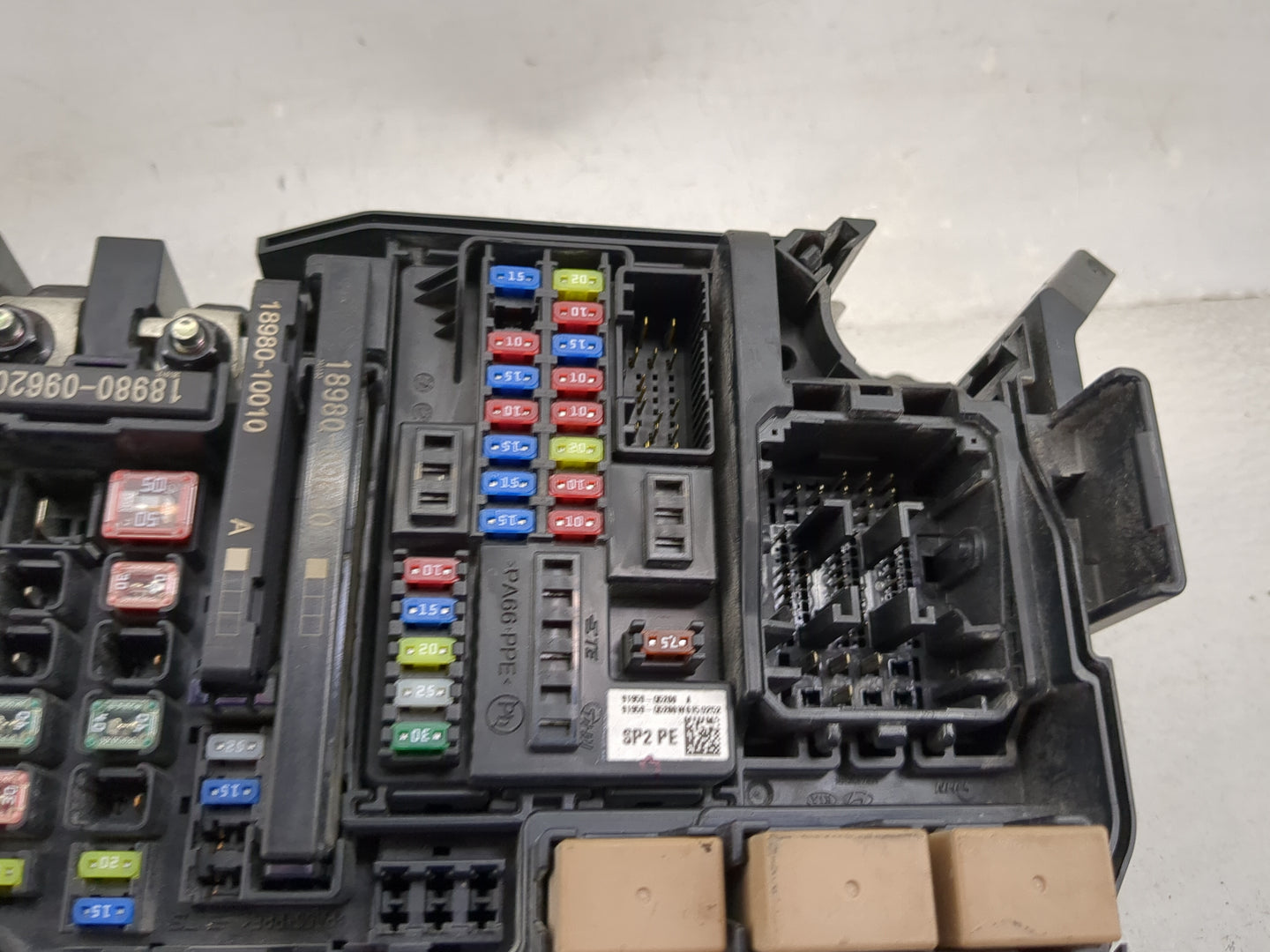2024 Kia Seltos Fusebox Fuse Box Panel Relay Module P/N:18980-09620 18980-10010, 18980-09630, N91260-05B11-23 Fits OEM Used 