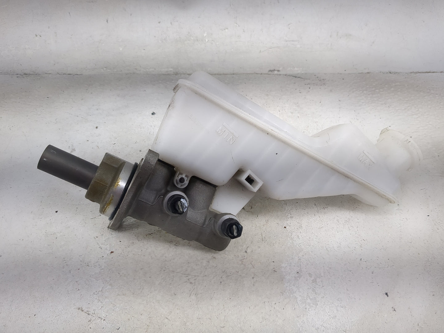 2024 Kia Seltos Brake Master Cylinder - Oemusedautoparts1.com