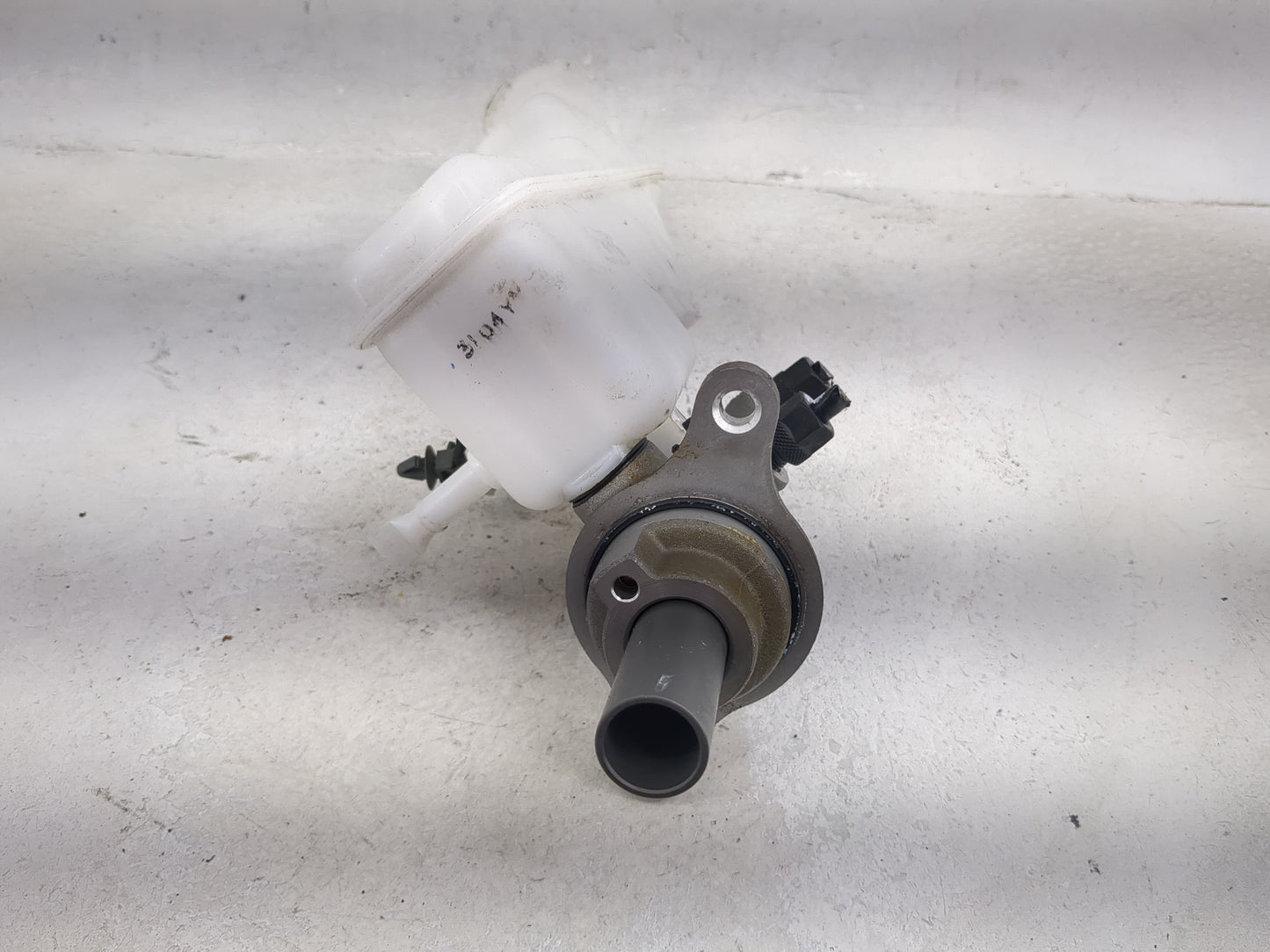 2024 Kia Seltos Brake Master Cylinder - Oemusedautoparts1.com