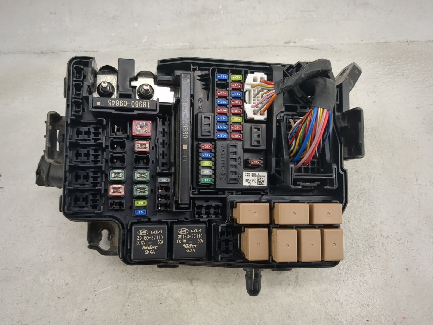 2024 Kia Seltos Fusebox Fuse Box Panel Relay Module P/N:91956-Q5121 18980-09645, 18980-09630 Fits OEM Used Auto Parts - Oemu