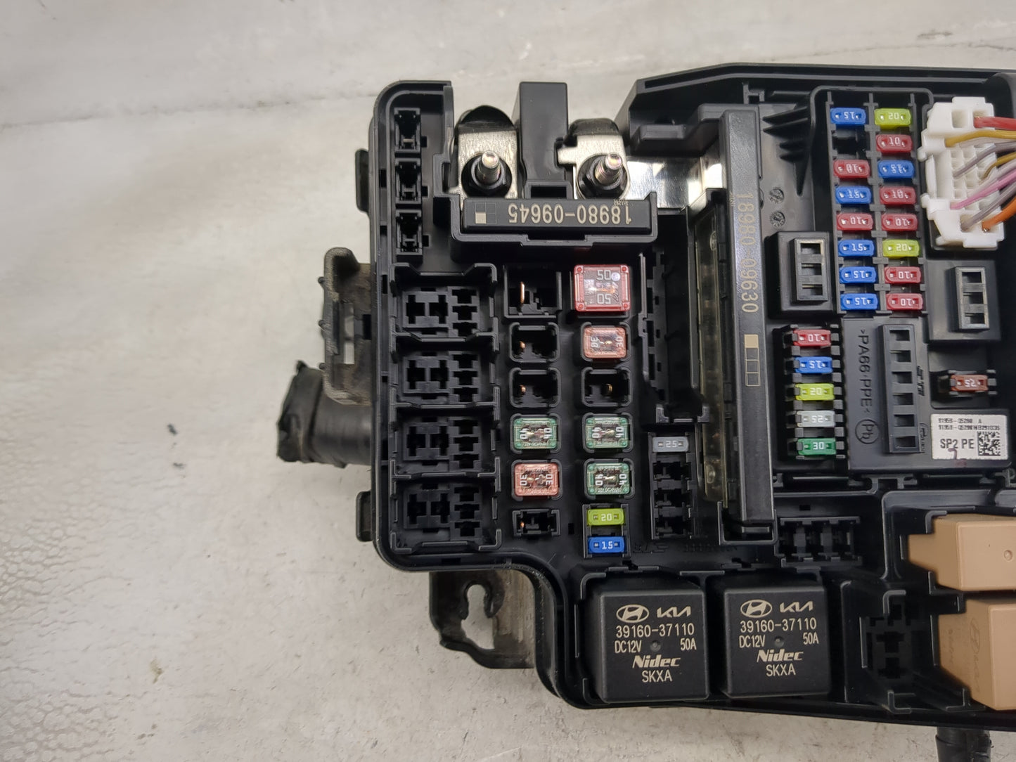 2024 Kia Seltos Fusebox Fuse Box Panel Relay Module P/N:91956-Q5121 18980-09645, 18980-09630 Fits OEM Used Auto Parts - Oemu