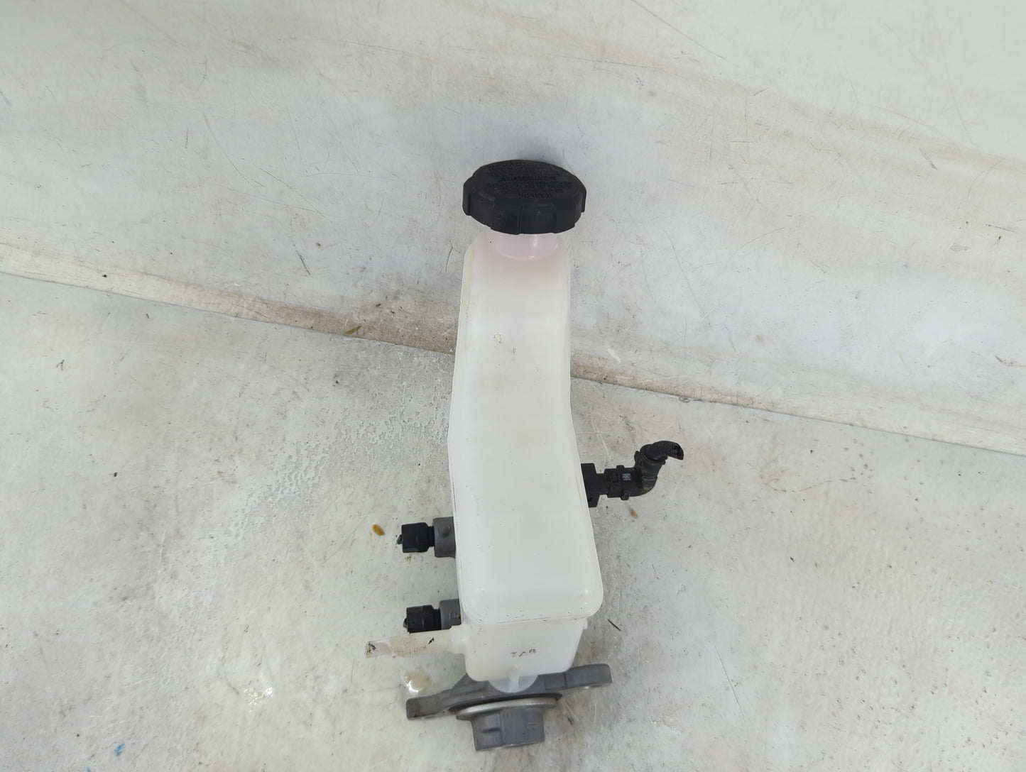2020-2021 Kia Soul Brake Master Cylinder 1490838 - Oemusedautoparts1.com