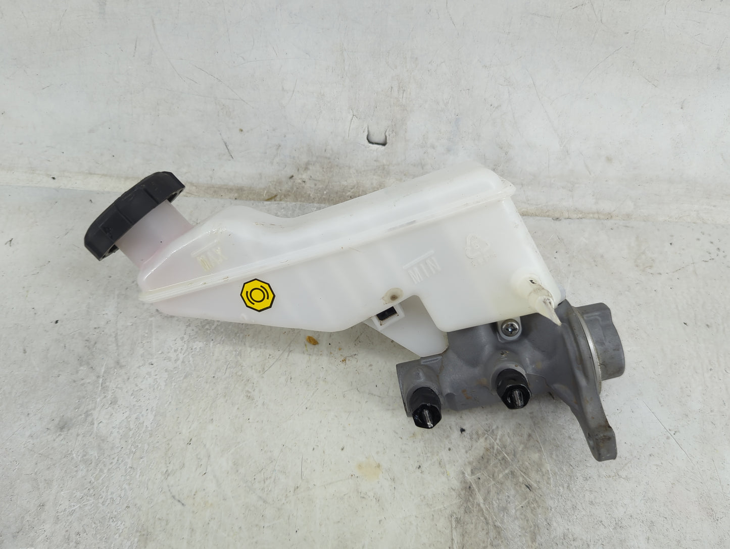 2020-2021 Kia Soul Brake Master Cylinder 1490838 - Oemusedautoparts1.com