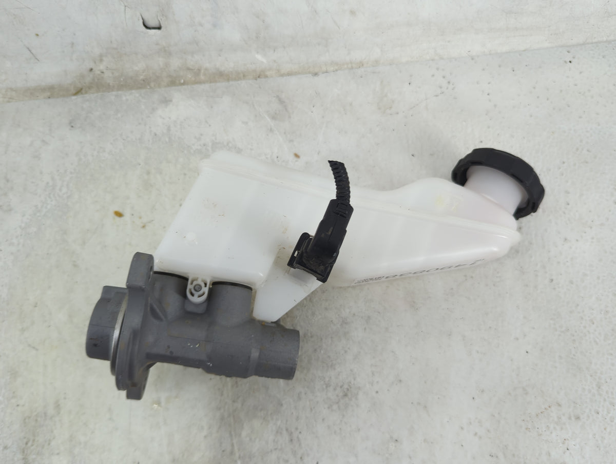 2020-2021 Kia Soul Brake Master Cylinder 1490838 - Oemusedautoparts1.com