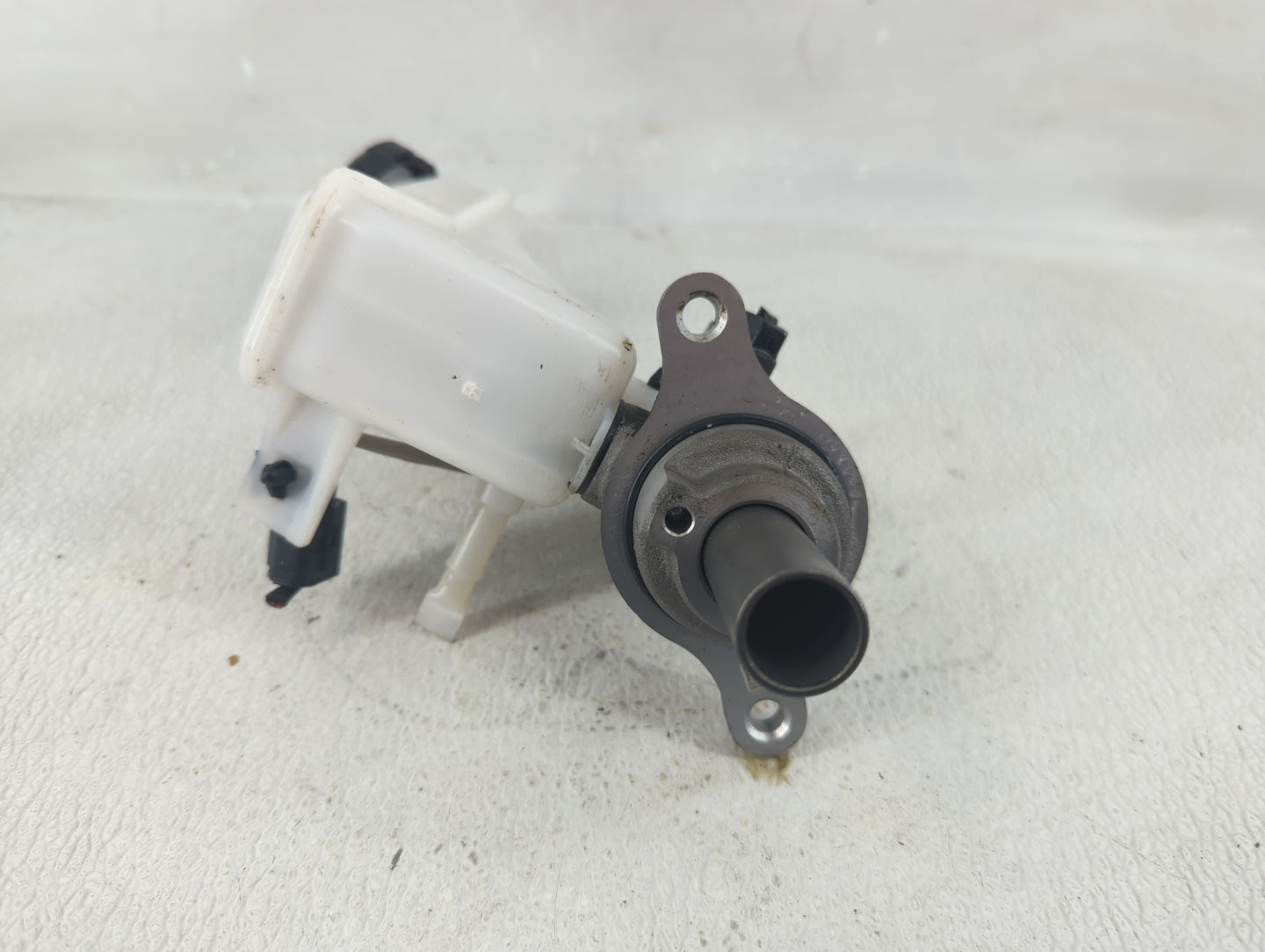 Kia Sportage Brake Master Cylinder 1221009 - Oemusedautoparts1.com