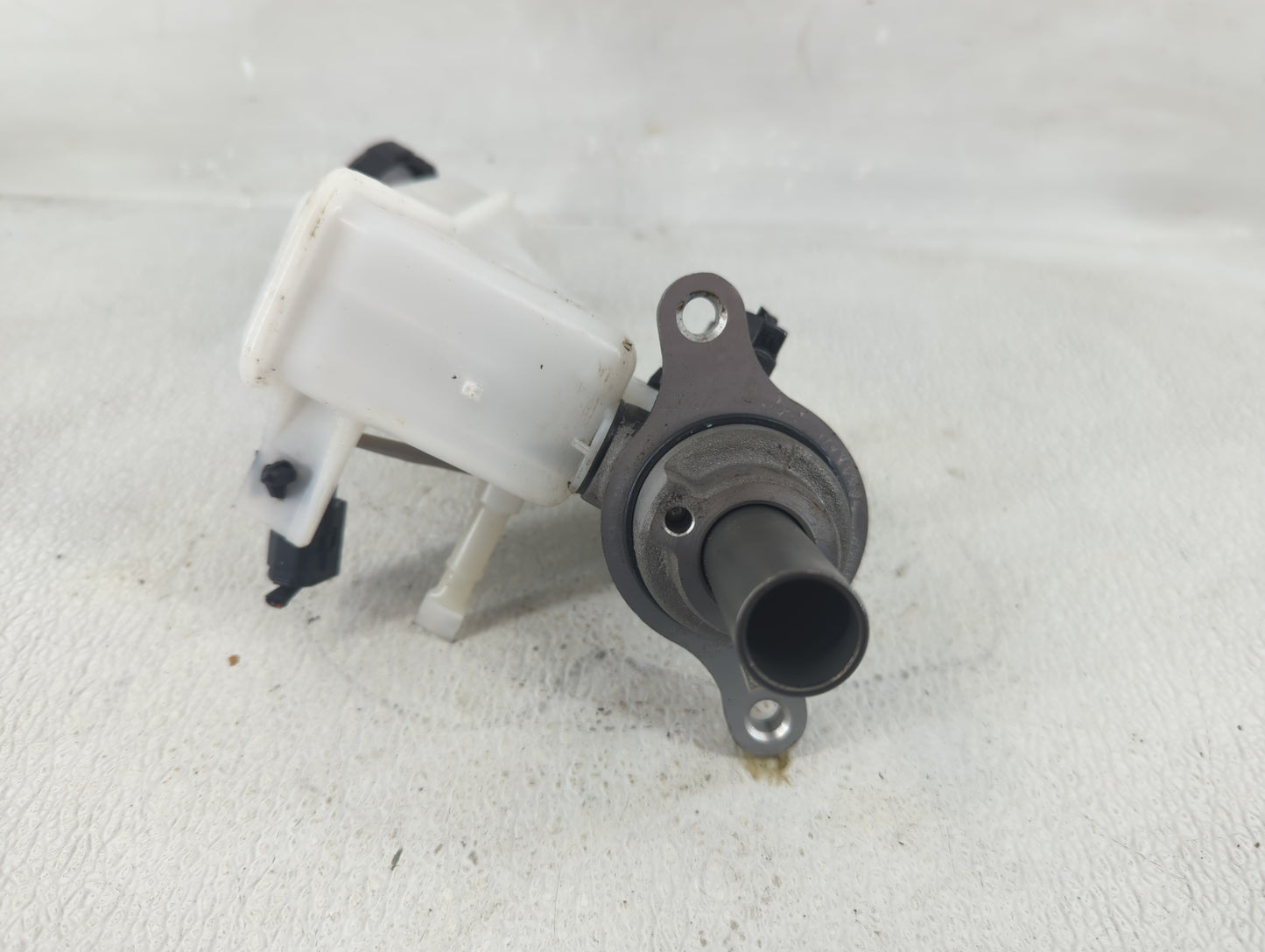 Kia Sportage Brake Master Cylinder 1221009 - Oemusedautoparts1.com