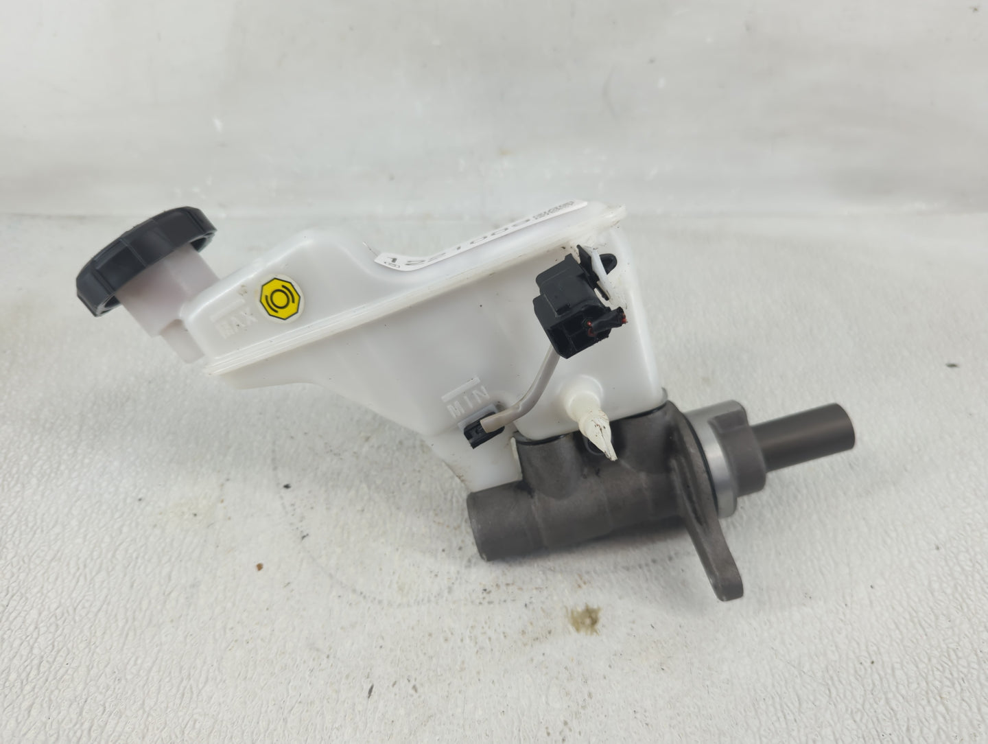 Kia Sportage Brake Master Cylinder 1221009 - Oemusedautoparts1.com