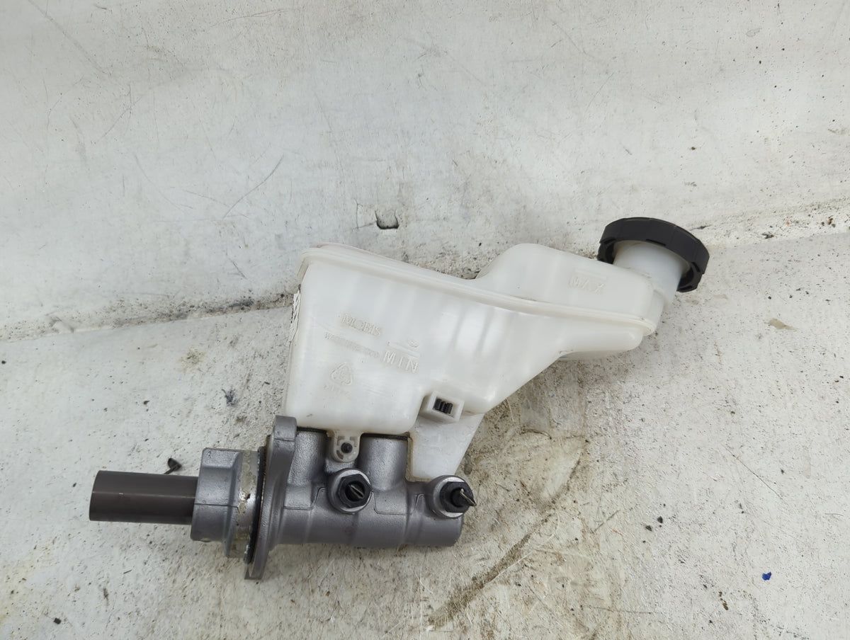 Kia Sportage Brake Master Cylinder 1490541 - Oemusedautoparts1.com