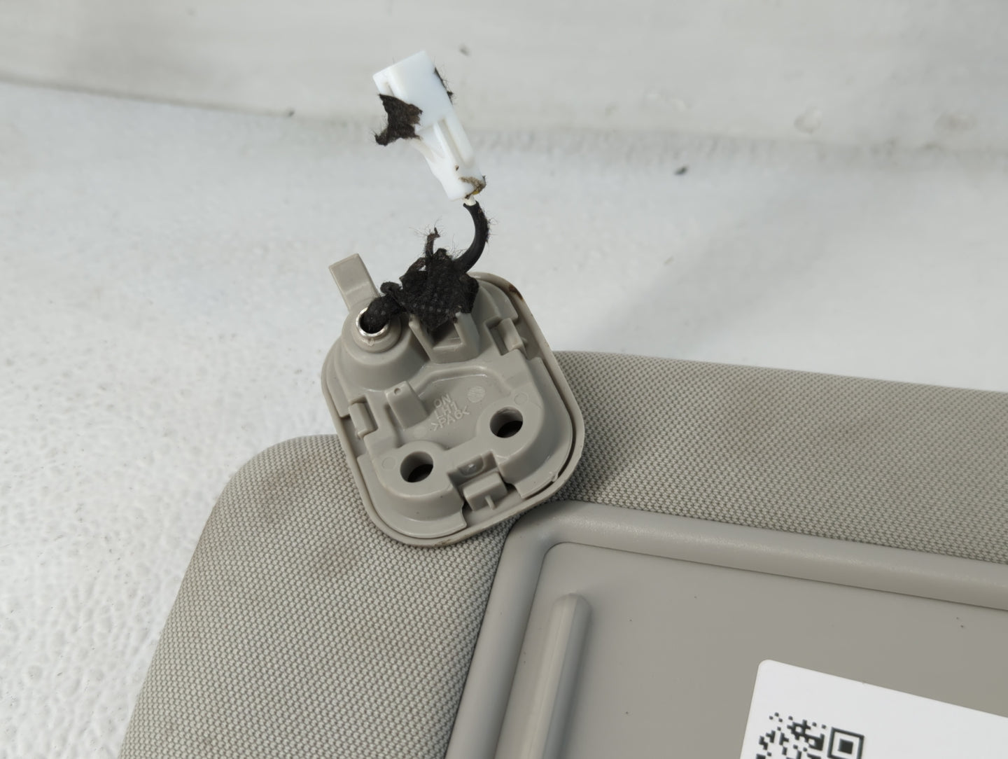 2020-2022 Kia Telluride Sun Visor Shade Replacement Driver Left Mirror Fits Fits 2020 2021 2022 OEM Used Auto Parts - Oemuse