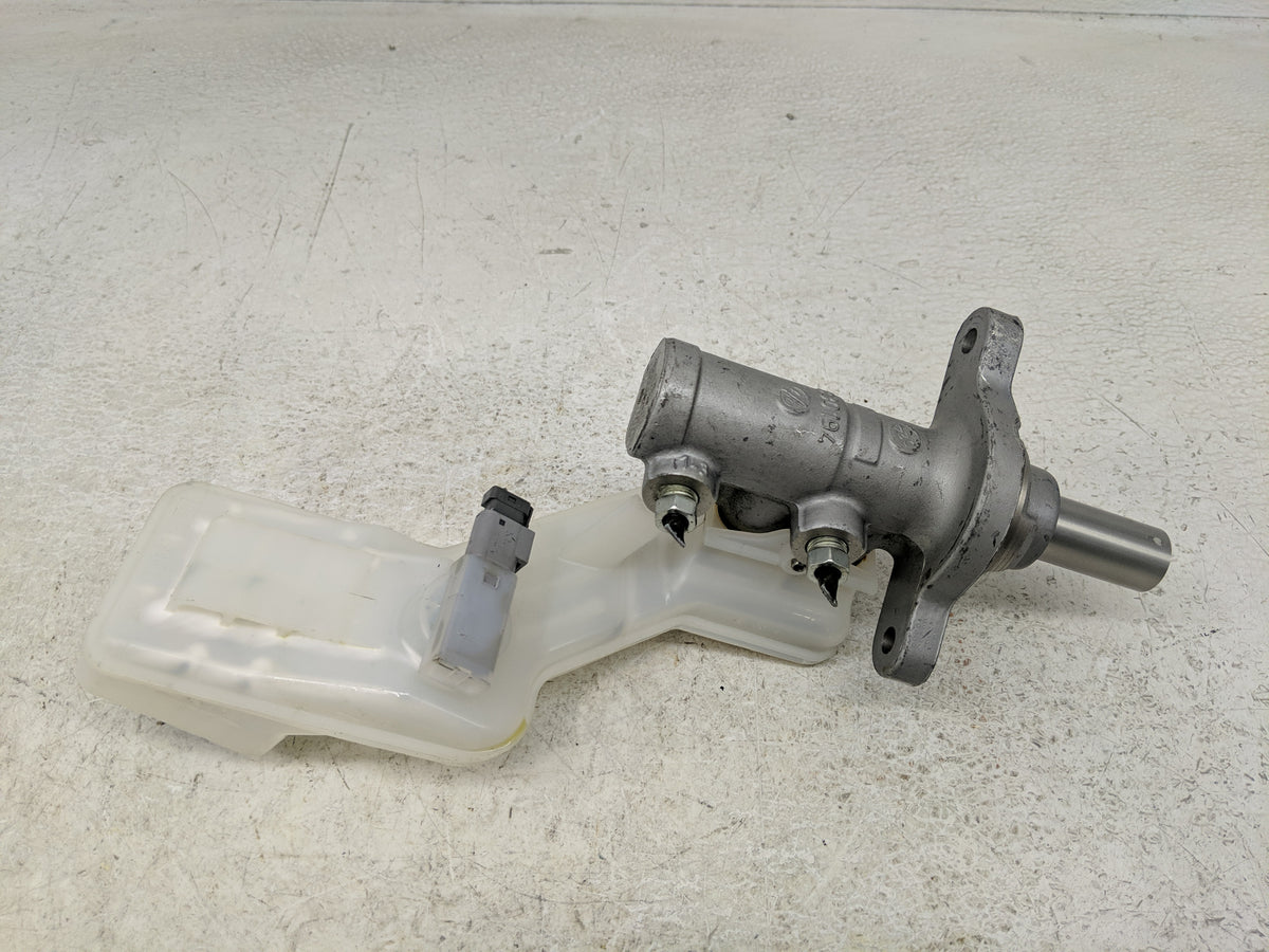 2024 Mazda Cx-30 Brake Master Cylinder - Oemusedautoparts1.com