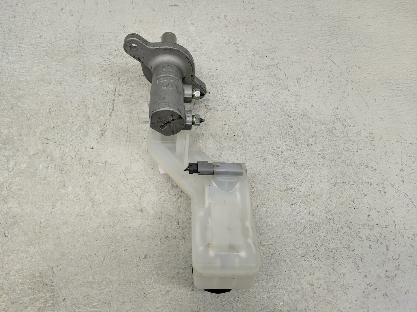 2024 Mazda Cx-30 Brake Master Cylinder - Oemusedautoparts1.com
