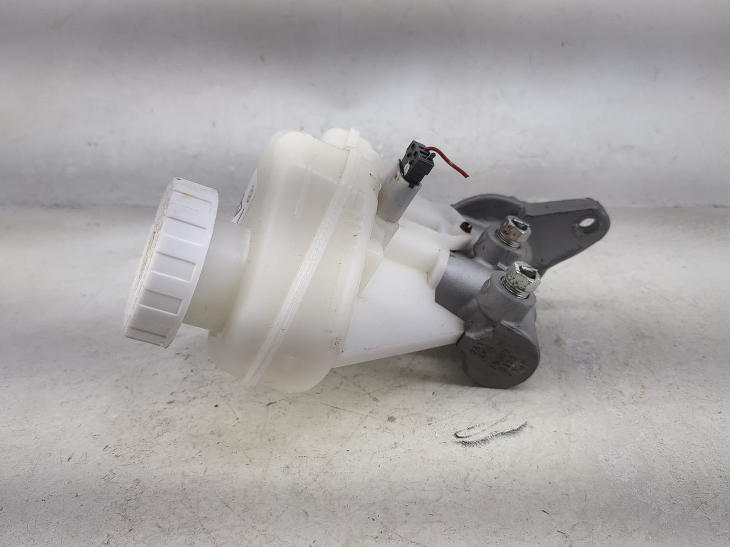 2014-2014 Mitsubishi Mirage Brake Master Cylinder 1491012 - Oemusedautoparts1.com