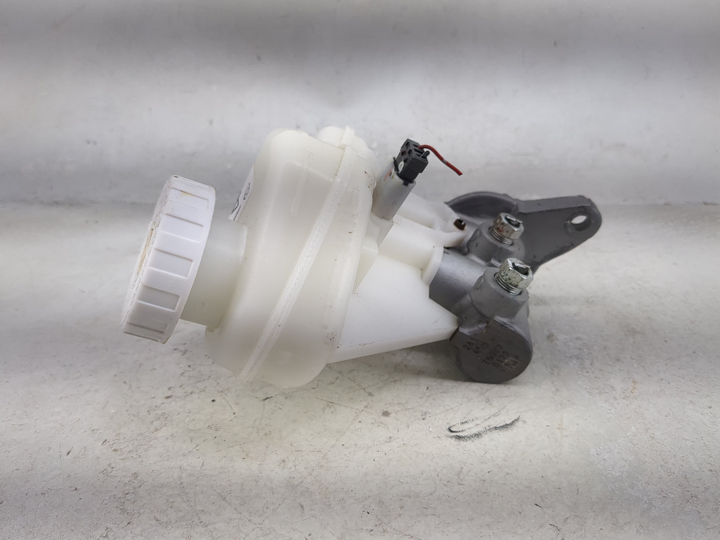 2014-2014 Mitsubishi Mirage Brake Master Cylinder 1491012 - Oemusedautoparts1.com