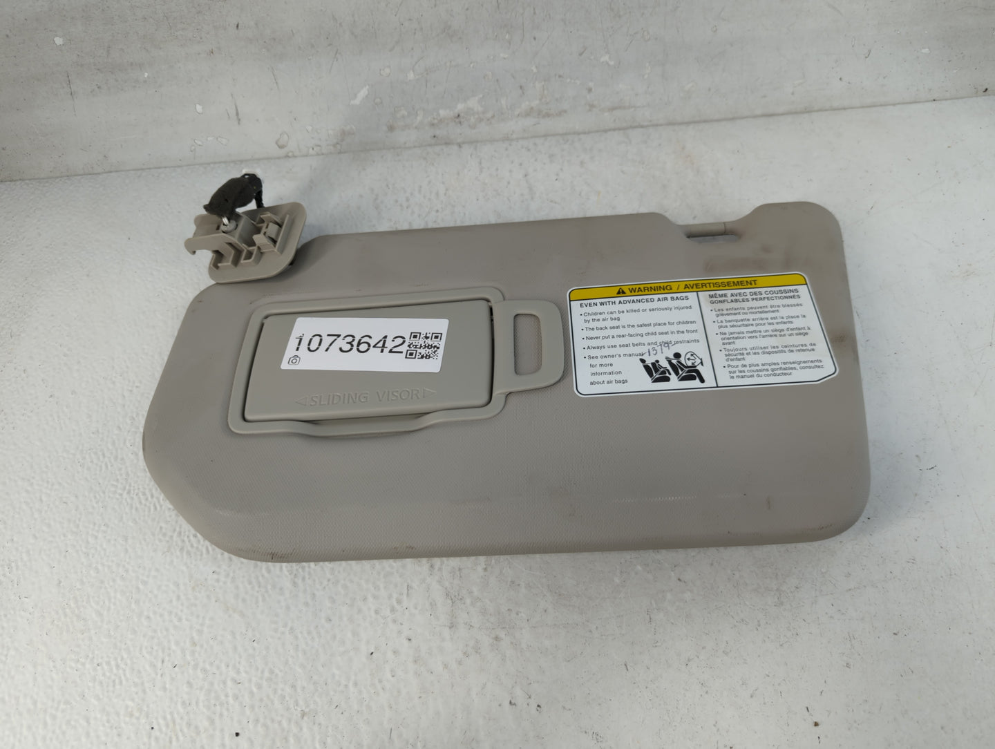 2024 Mitsubishi Outlander Sun Visor Shade Replacement Passenger Right Mirror Fits OEM Used Auto Parts - Oemusedautoparts1.co