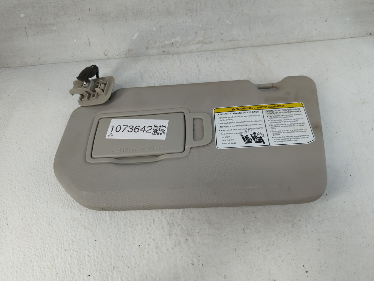 2024 Mitsubishi Outlander Sun Visor Shade Replacement Passenger Right Mirror Fits OEM Used Auto Parts - Oemusedautoparts1.co