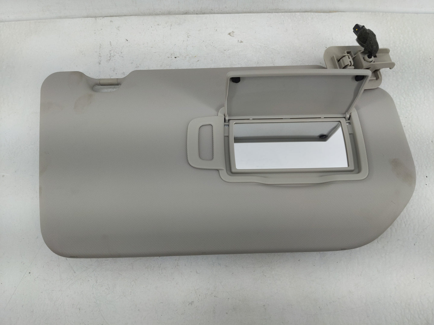 2024 Mitsubishi Outlander Sun Visor Shade Replacement Passenger Right Mirror Fits OEM Used Auto Parts - Oemusedautoparts1.co