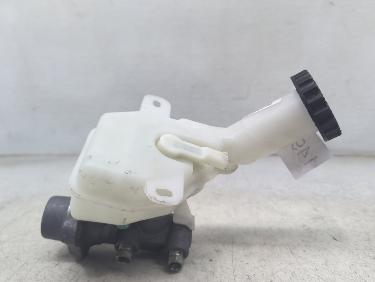 2011-2017 Mitsubishi Outlander Sport Brake Master Cylinder 1498345 - Oemusedautoparts1.com