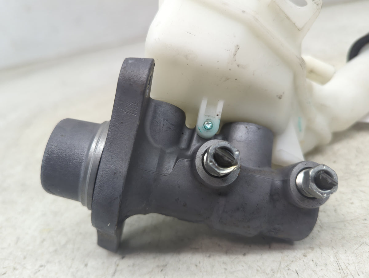 2011-2017 Mitsubishi Outlander Sport Brake Master Cylinder 1498345 - Oemusedautoparts1.com