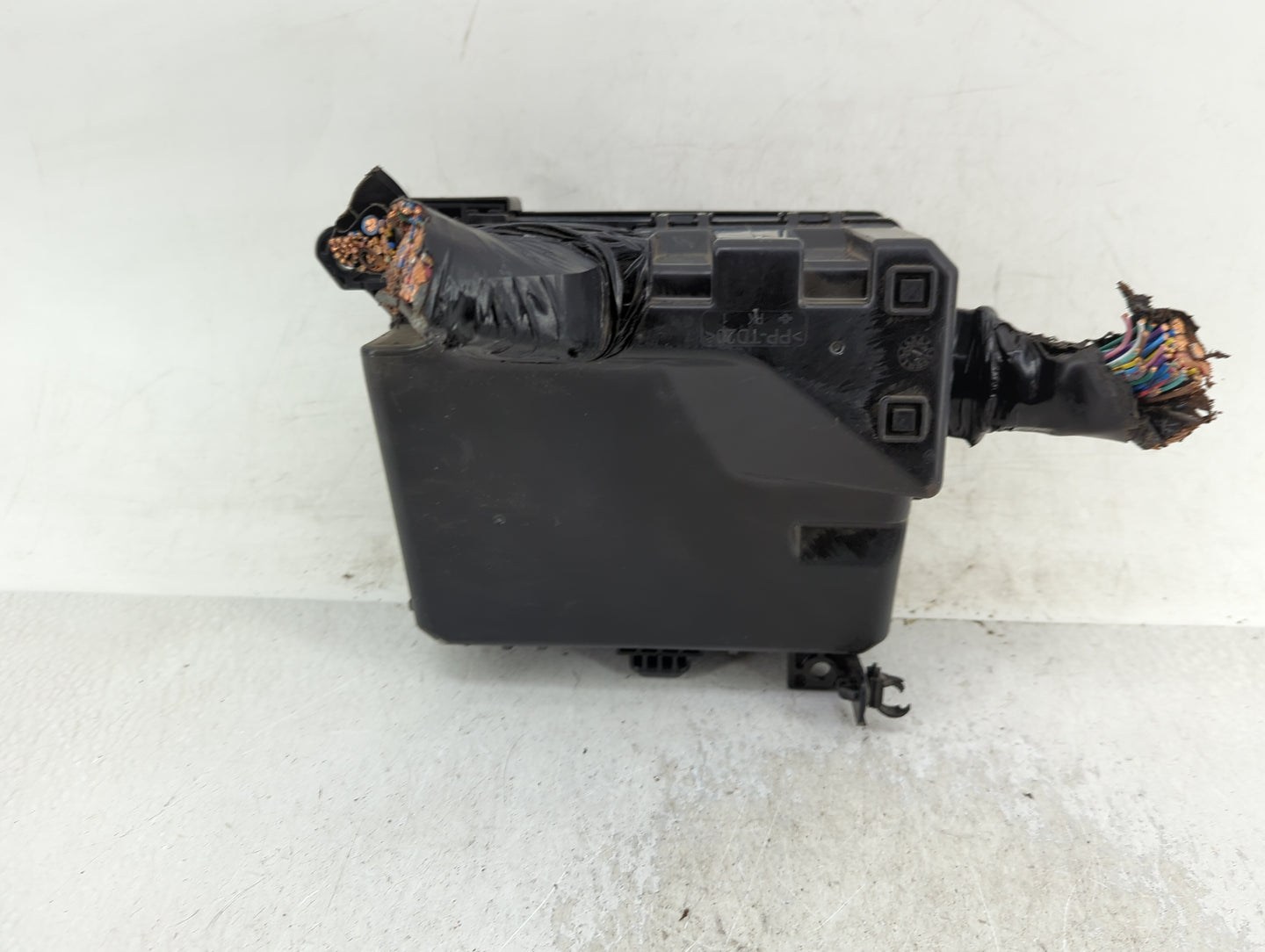 2012-2017 Mitsubishi Rvr Fusebox Fuse Box Panel Relay Module Fits Fits 2012 2013 2014 2015 2016 2017 OEM Used Auto Parts - O