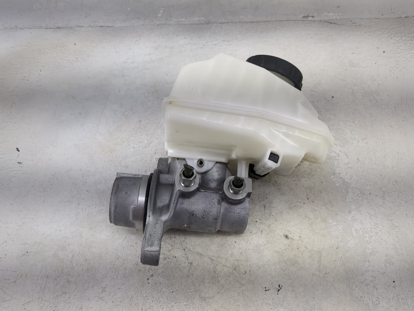2019-2022 Nissan Altima Brake Master Cylinder 1492517 - Oemusedautoparts1.com